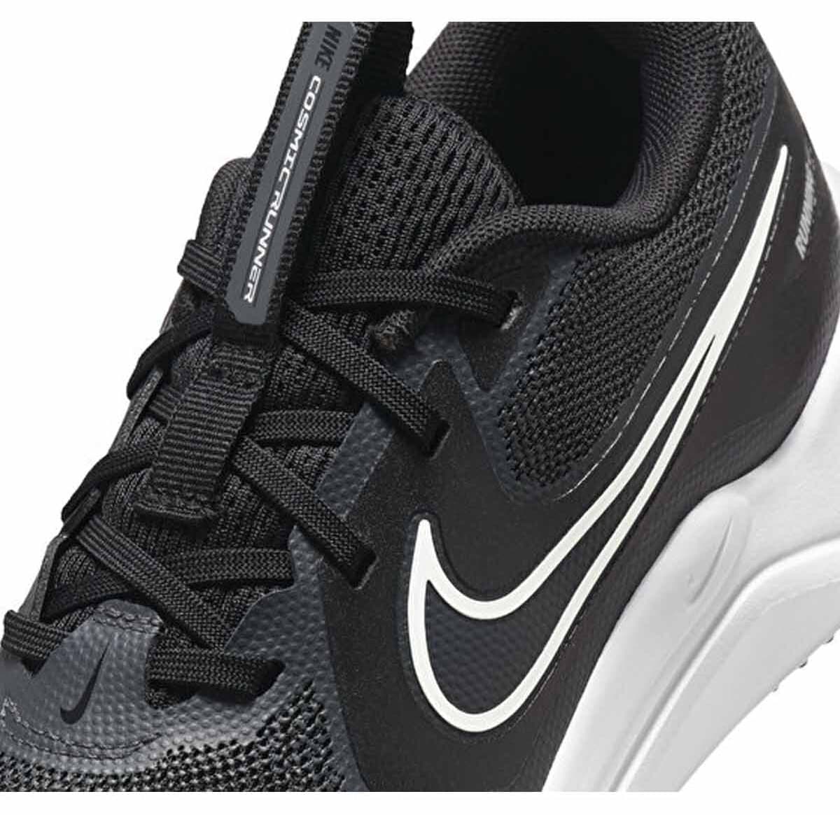 کفش ورزشی زنانه Nike مشکی بندی با پارچه بافت ساده و کف لاستیکی کفش ورزشی زنانه Nike مشکی بندی با پارچه بافت ساده و کف لاستیکی