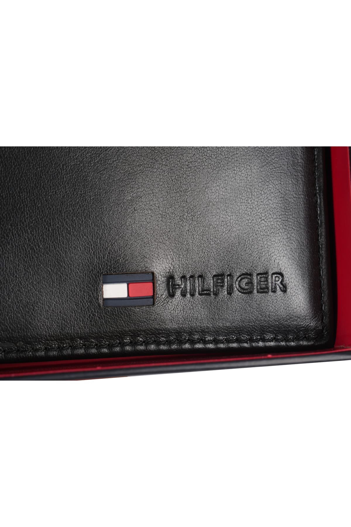 کیف پول مردانه Tommy Hilfiger مشکی مدل 31Tl22X060 کیف پول مردانه Tommy Hilfiger مشکی مدل 31Tl22X060