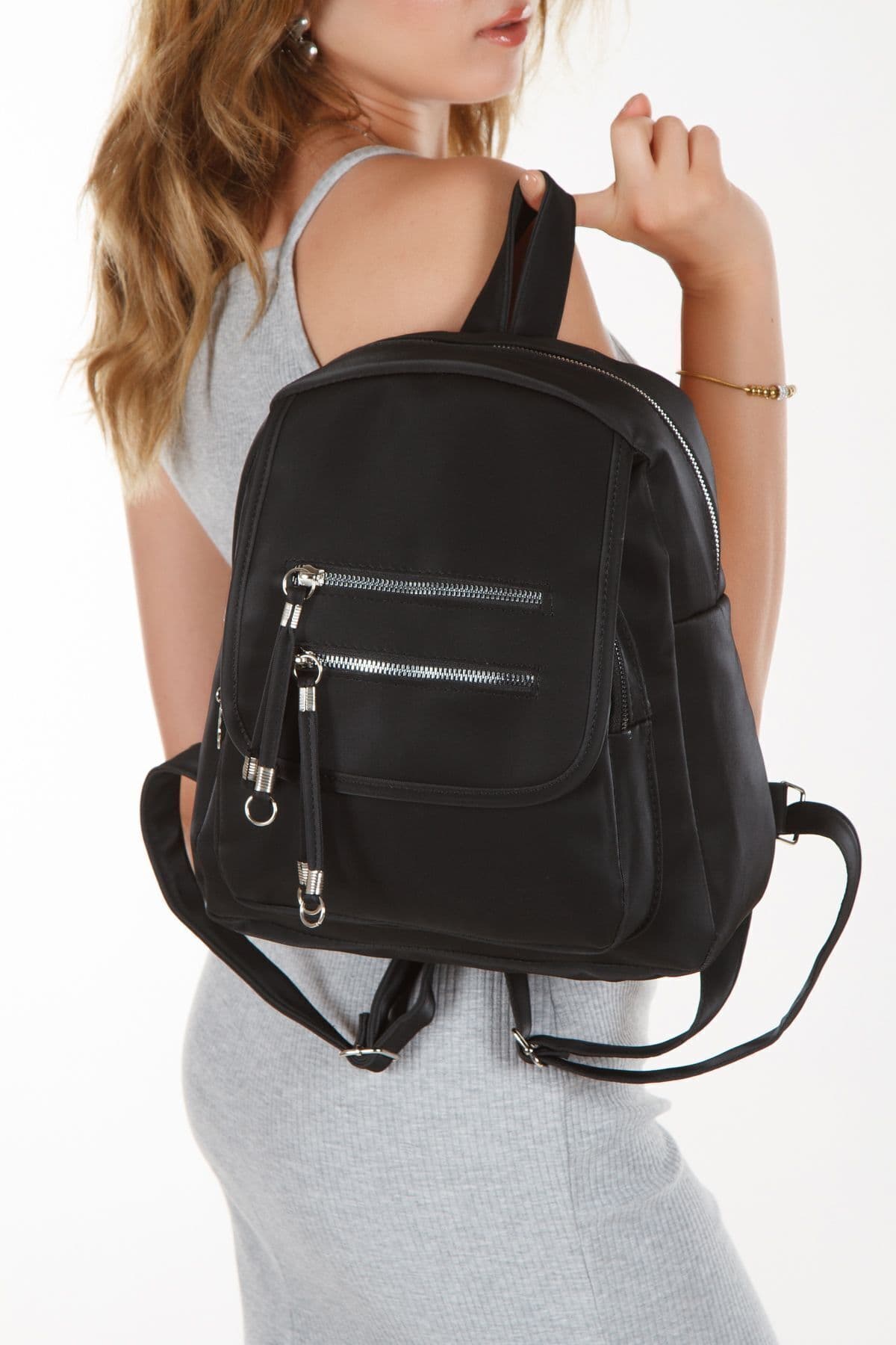 کولهپشتی زنانه Adelina Bags روزمره مشکی با دربدار و زیپدار کولهپشتی زنانه Adelina Bags روزمره مشکی با دربدار و زیپدار