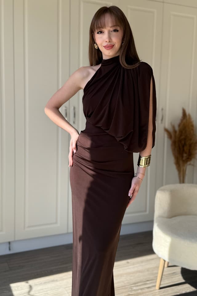 لباس ماکسی قهوهای یقه تکسرشانه ریزشدار Dilay Gökoğlu Butik لباس ماکسی قهوهای یقه تکسرشانه ریزشدار Dilay Gökoğlu Butik