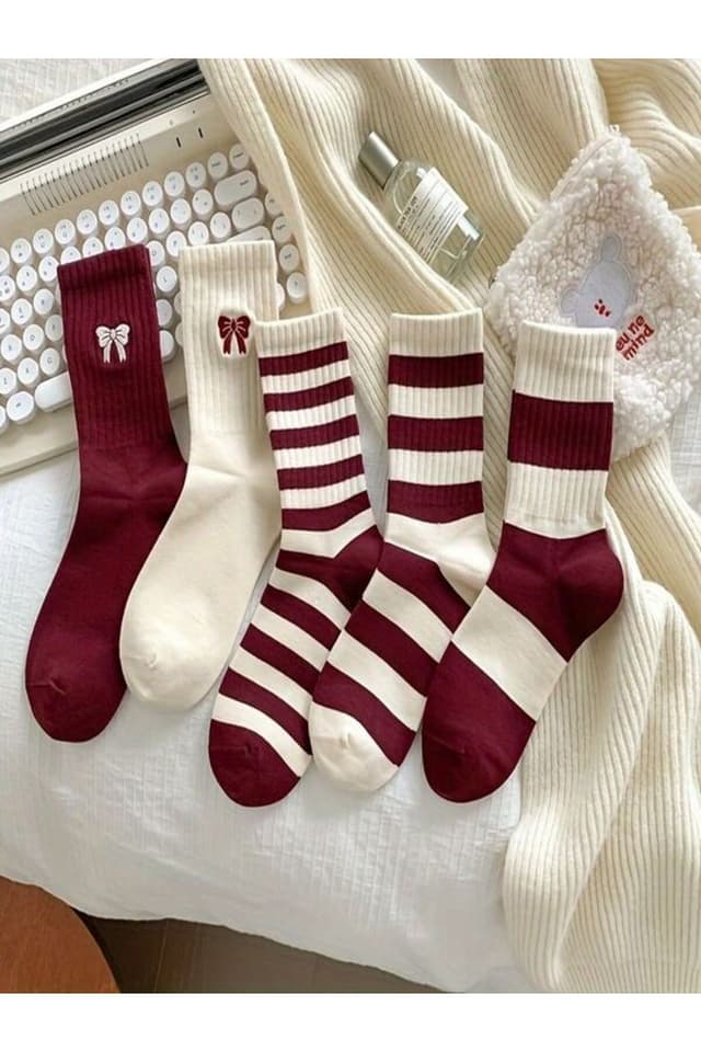 ست جوراب تنیس یونیسکس پنججفتی Sky Socks راهراه زرشکی و سفید با طرح روبان ست جوراب تنیس یونیسکس پنججفتی Sky Socks راهراه زرشکی و سفید با طرح روبان