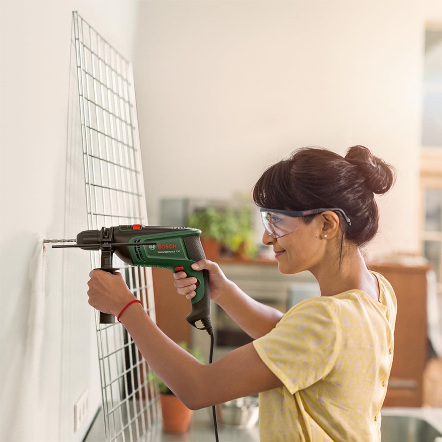 دریل ضربهای Bosch سری Home & Garden مدل UniversalImpact 730 دریل ضربهای Bosch سری Home & Garden مدل UniversalImpact 730