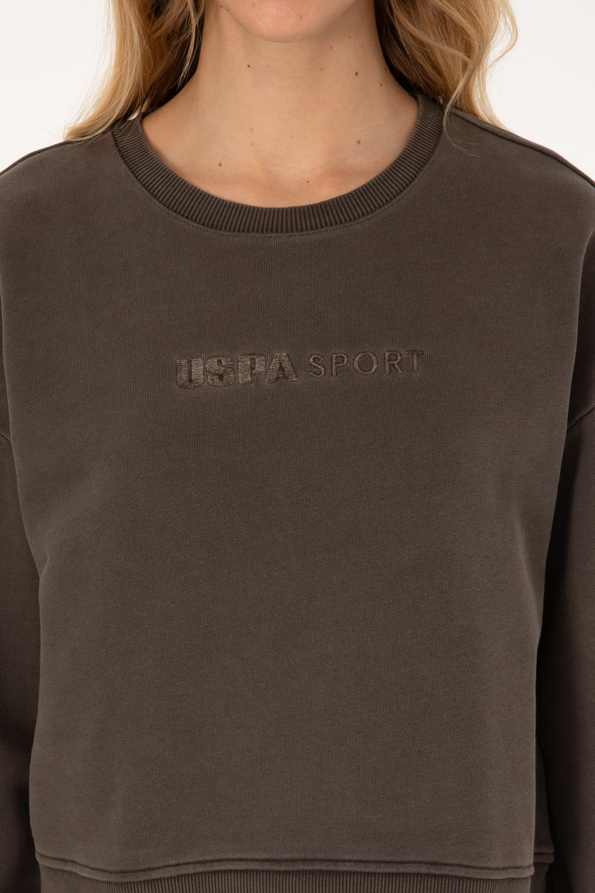 سوئیشرت زنانه U.S. Polo Assn. یقه گرد قهوهای تیره مدل 50309547-VR084 سوئیشرت زنانه U.S. Polo Assn. یقه گرد قهوهای تیره مدل 50309547-VR084