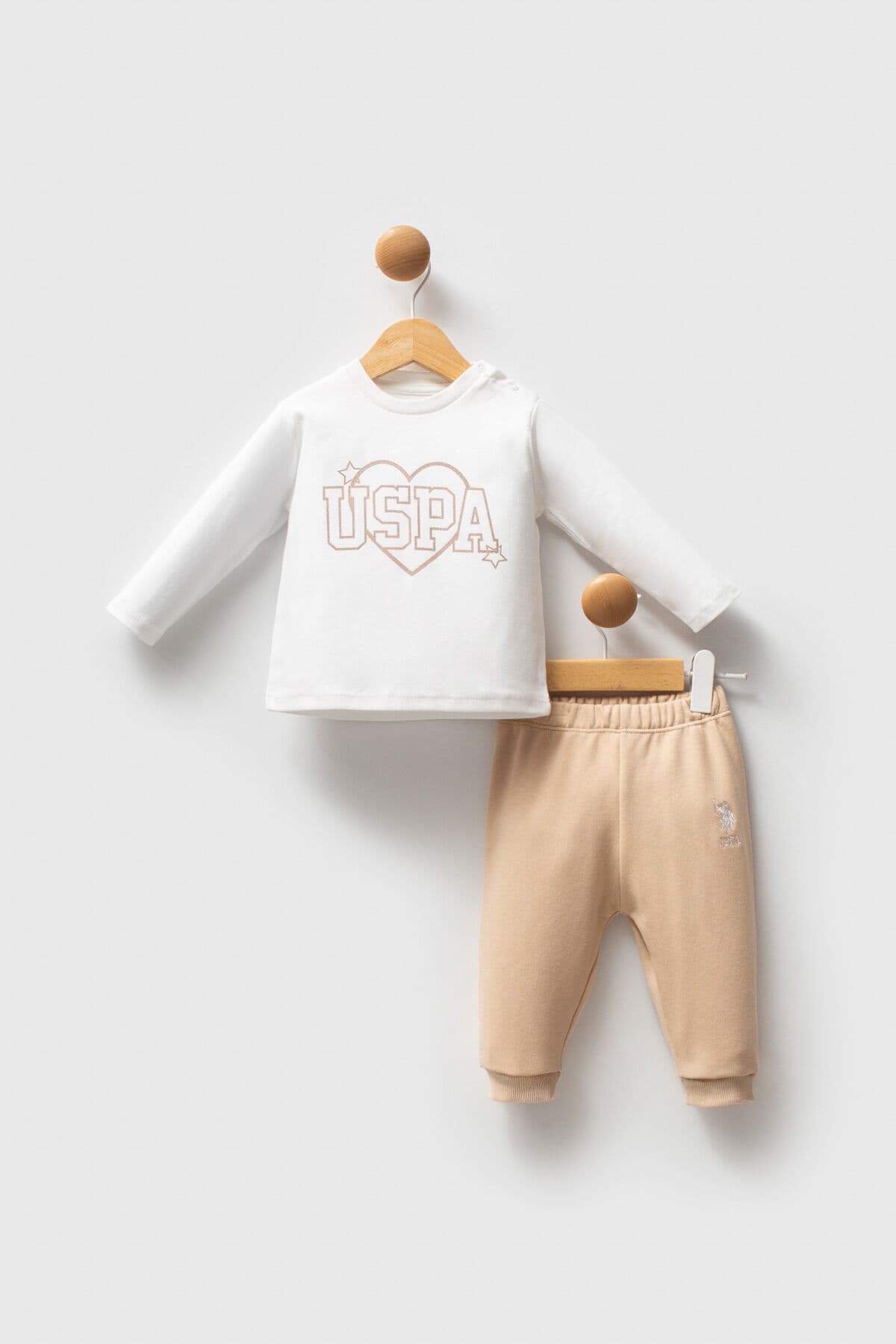 ست نوزادی دخترانه U.S. Polo Assn. زمستانه فیت معمولی کرم مدل USB2779-C-V1 ست نوزادی دخترانه U.S. Polo Assn. زمستانه فیت معمولی کرم مدل USB2779-C-V1