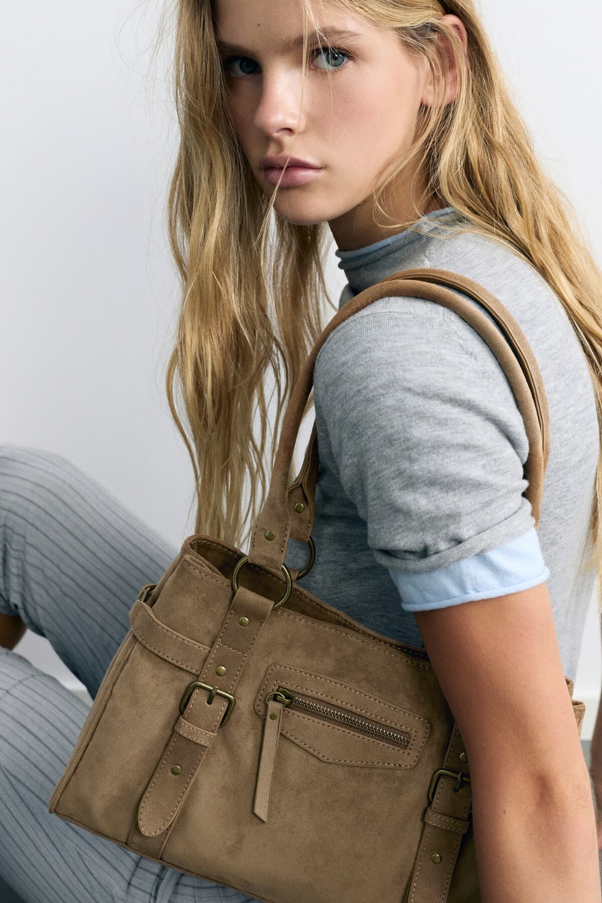 کیف توت زنانه Pull & Bear با سگک کیف توت زنانه Pull & Bear با سگک