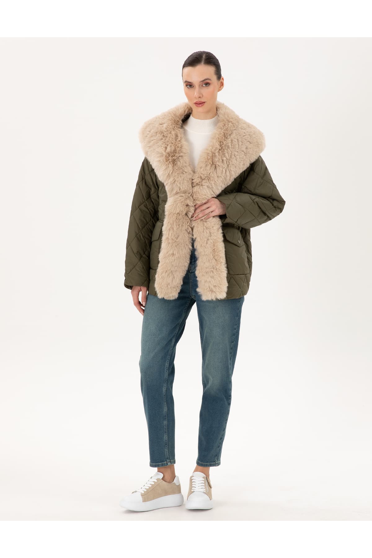 کاپشن زنانه Pierre Cardin خاکی فیت معمولی یقه خز مدل 50290325-VR027 کاپشن زنانه Pierre Cardin خاکی فیت معمولی یقه خز مدل 50290325-VR027