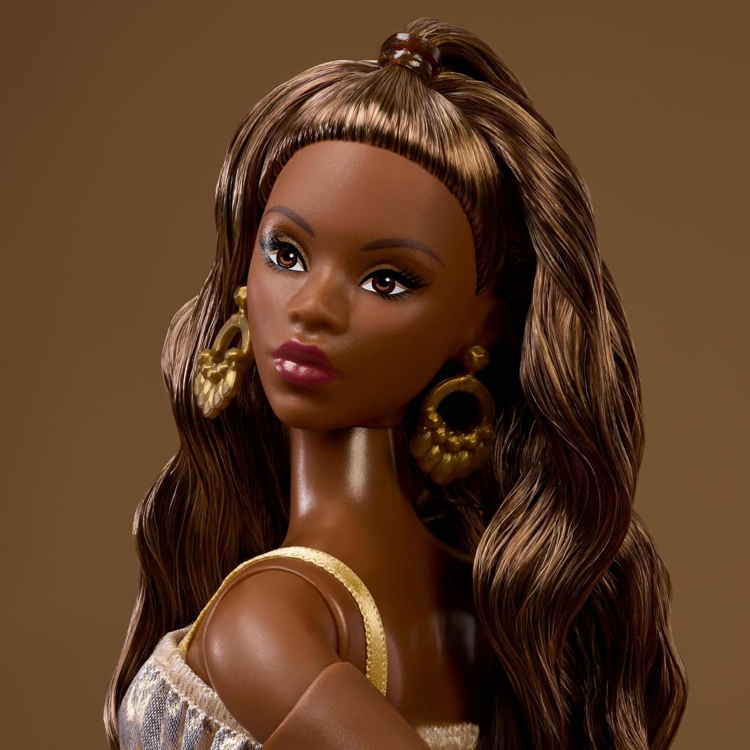 عروسک Barbie Basics پوست تیره با موهای موجدار مدل 08 عروسک Barbie Basics پوست تیره با موهای موجدار مدل 08