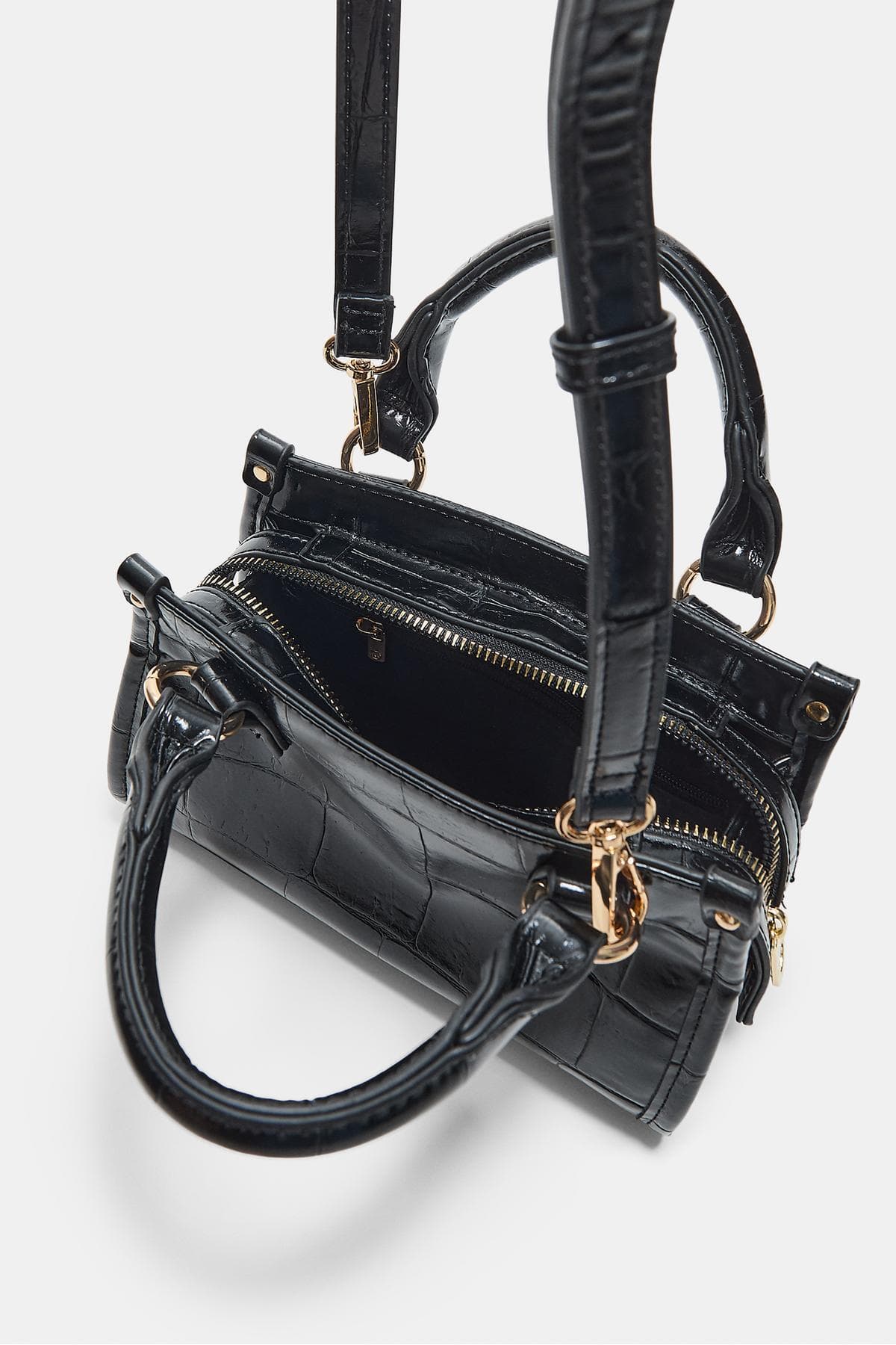 کیف توت مینی زنانه Stradivarius با طرح تمساح کیف توت مینی زنانه Stradivarius با طرح تمساح