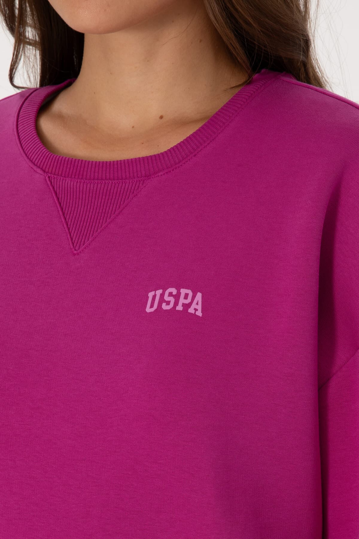 سوئیشرت زنانه U.S. Polo Assn. فوشیا شاردون یقه گرد مدل 50313586-VR023 سوئیشرت زنانه U.S. Polo Assn. فوشیا شاردون یقه گرد مدل 50313586-VR023