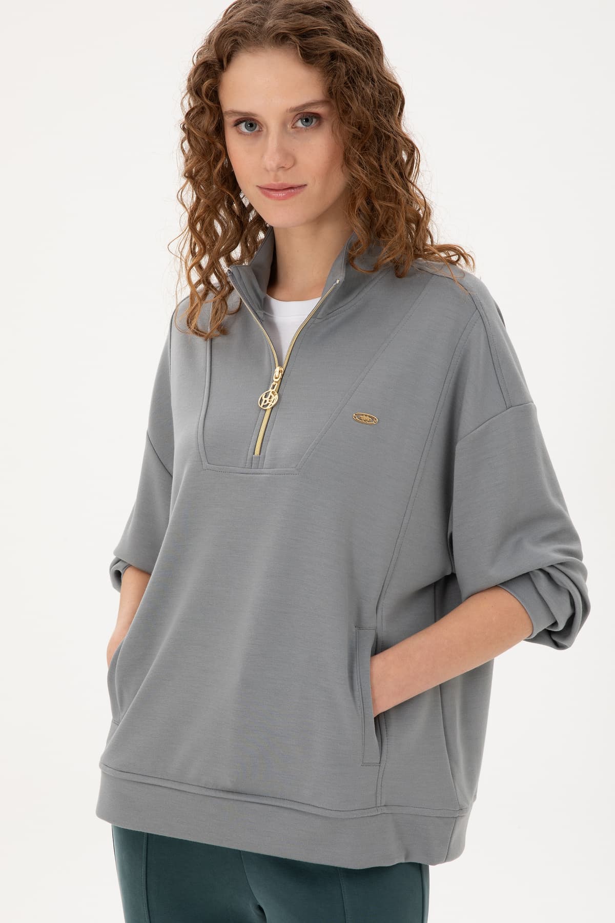 سویشرت زنانه U.S. Polo Assn. طوسی با ترکیب مودال یقه ایستاده زیپدار مدل 50298988-VR086 سویشرت زنانه U.S. Polo Assn. طوسی با ترکیب مودال یقه ایستاده زیپدار مدل 50298988-VR086