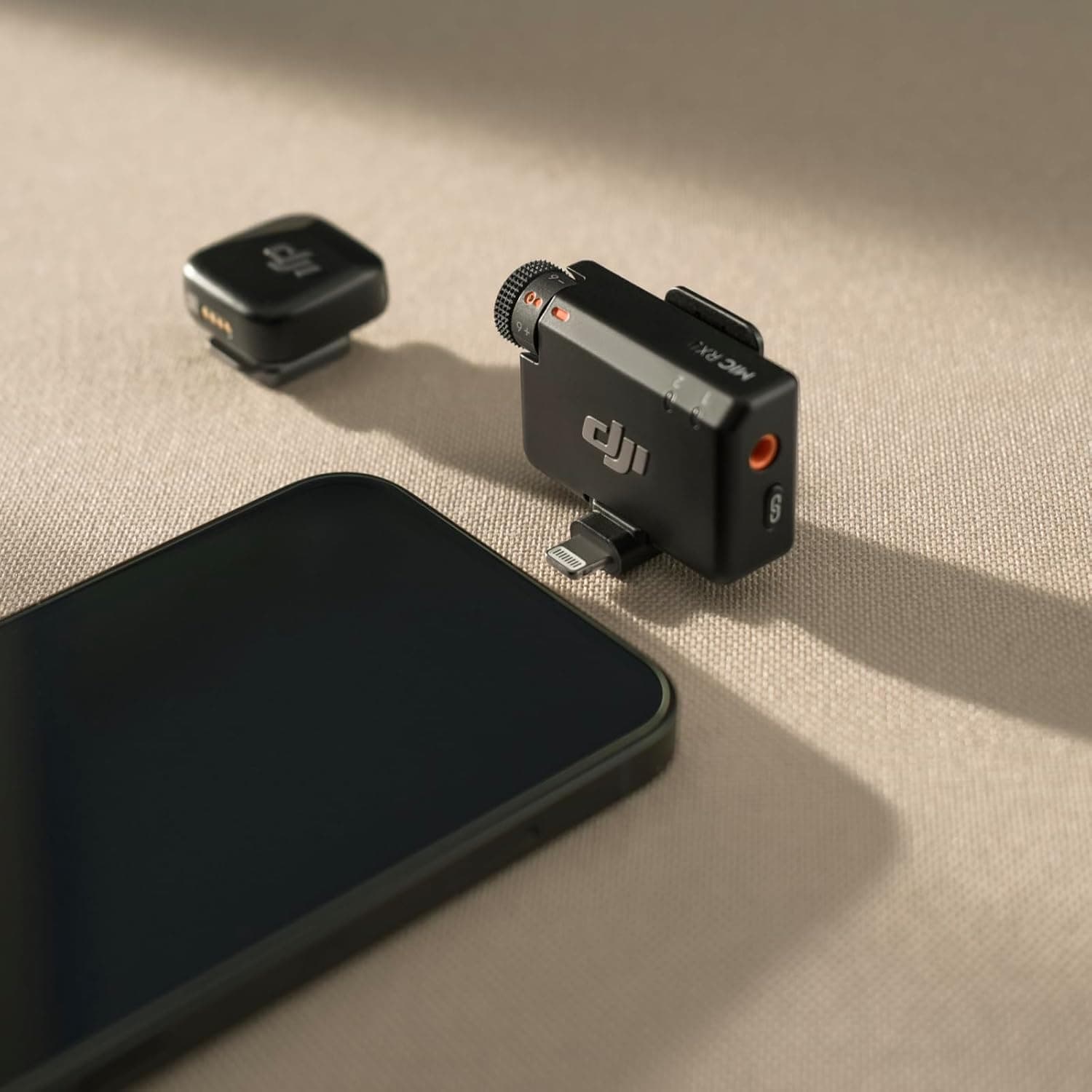 آداپتور گوشی موبایل DJI Mic Mini با اتصال Lightning آداپتور گوشی موبایل DJI Mic Mini با اتصال Lightning