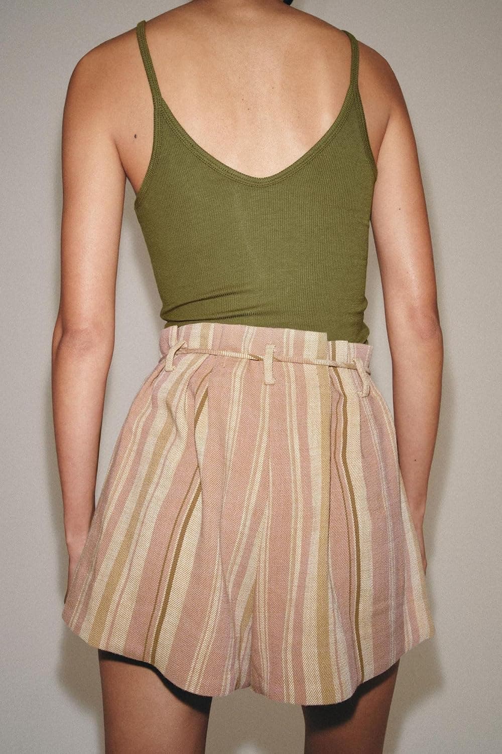 شورت برمودا زنانه Zara با کمربند راهراه صورتی ZW Collection سایز L شورت برمودا زنانه Zara با کمربند راهراه صورتی ZW Collection سایز L