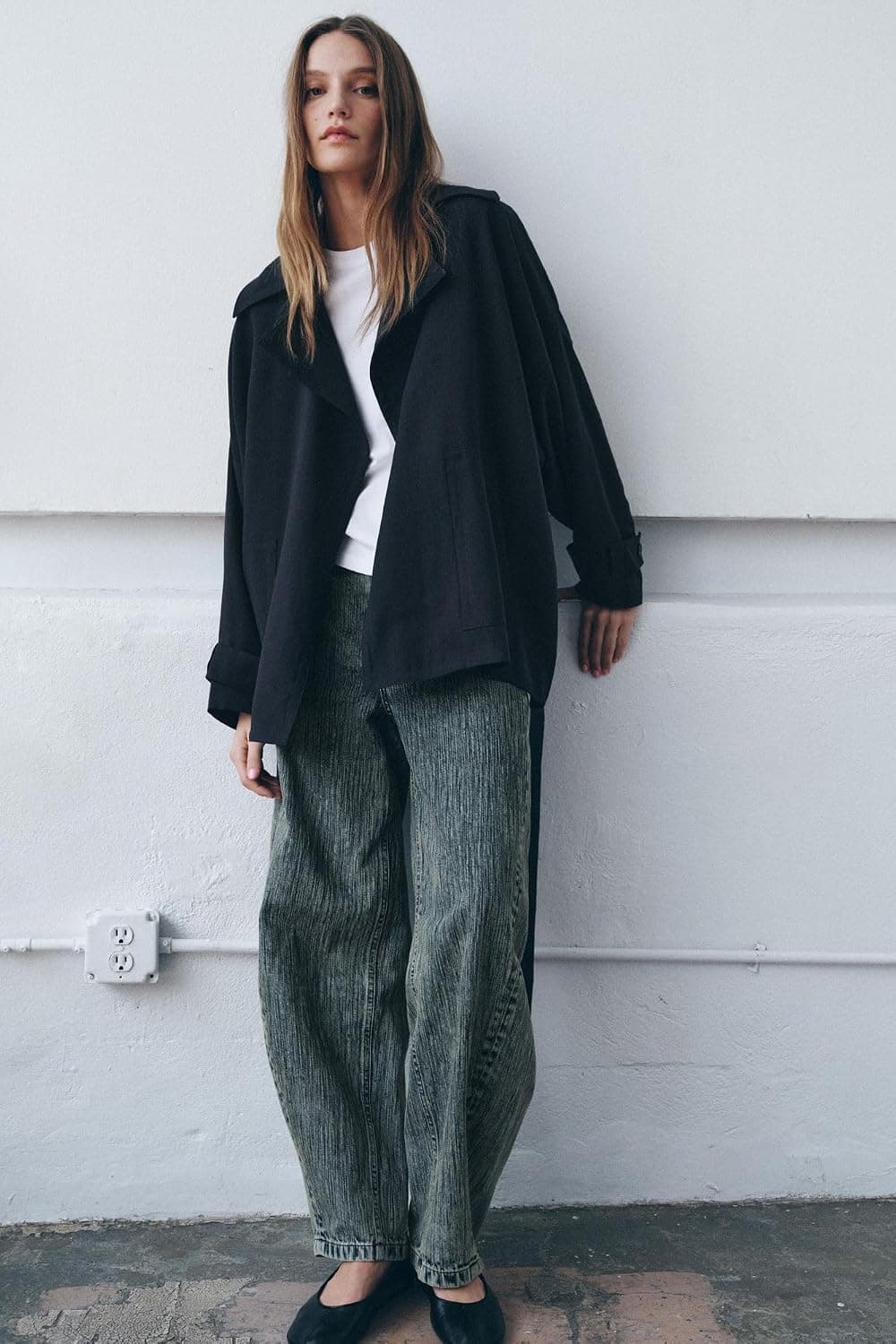 ترنچ کت زنانه Zara کوتاه ریزشی سرمهای مدل W.blazer ZW Collection ترنچ کت زنانه Zara کوتاه ریزشی سرمهای مدل W.blazer ZW Collection