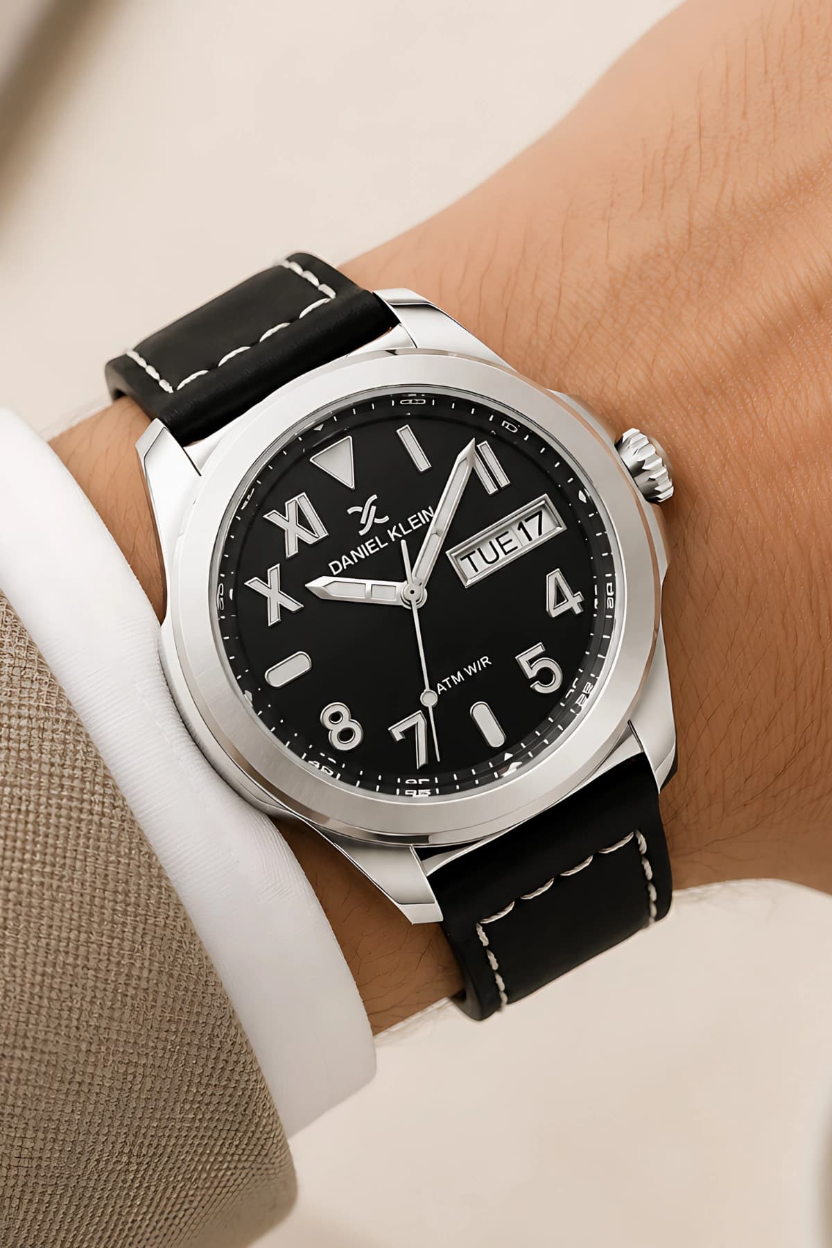 ساعت مردانه Daniel Klein تقویمدار بند چرمی مشکی کیس فولادی مدل zmdk ساعت مردانه Daniel Klein تقویمدار بند چرمی مشکی کیس فولادی مدل zmdk