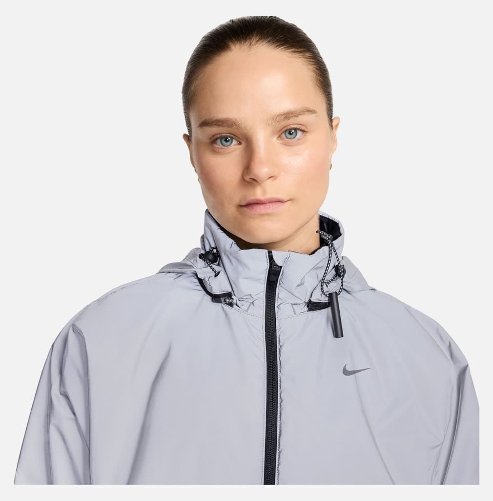 ژاکت ورزشی زنانه Nike Run Division Therma-Fit طوسی تمامزیپ شبرنگ مدل FV6420-011 ژاکت ورزشی زنانه Nike Run Division Therma-Fit طوسی تمامزیپ شبرنگ مدل FV6420-011