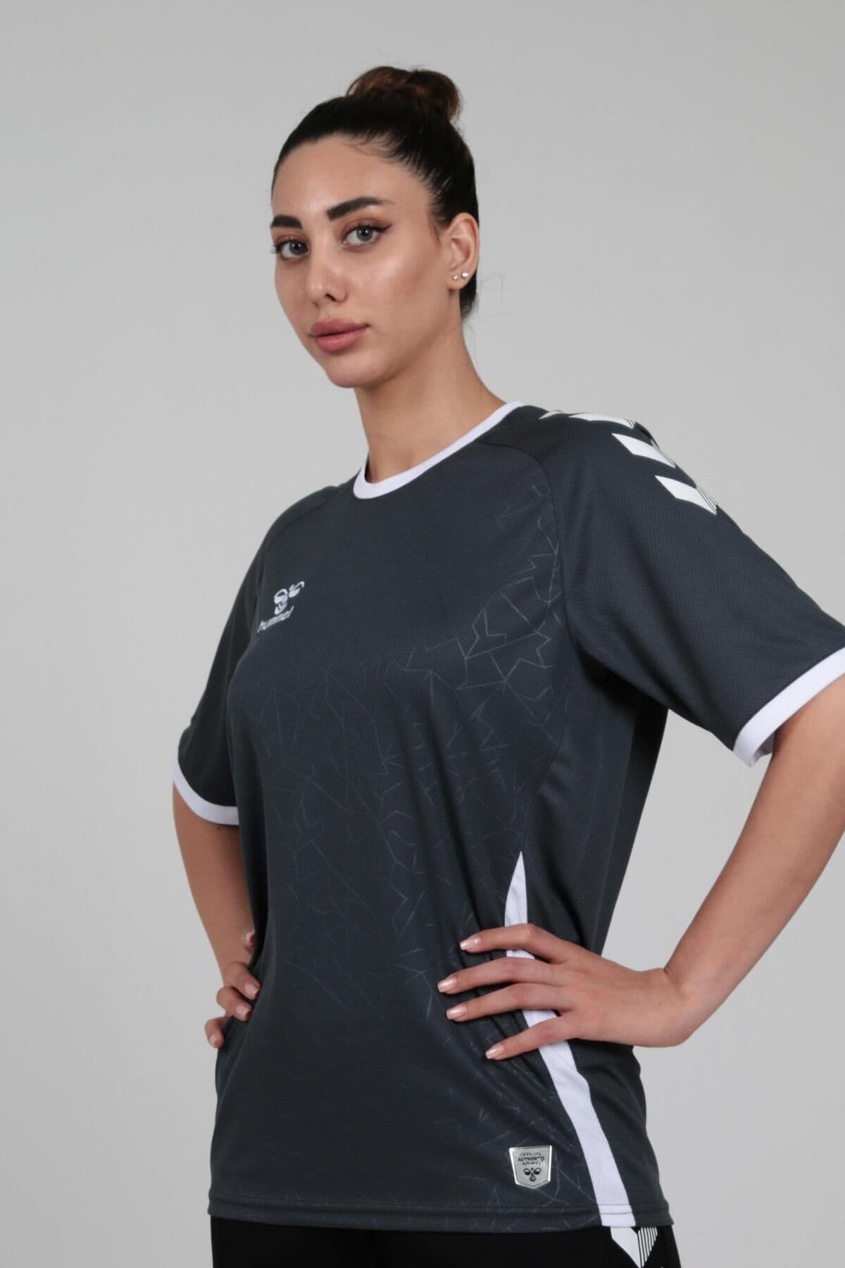 تیشرت زنانه hummel تمرینی Dream آنتراسیت تیشرت زنانه hummel تمرینی Dream آنتراسیت
