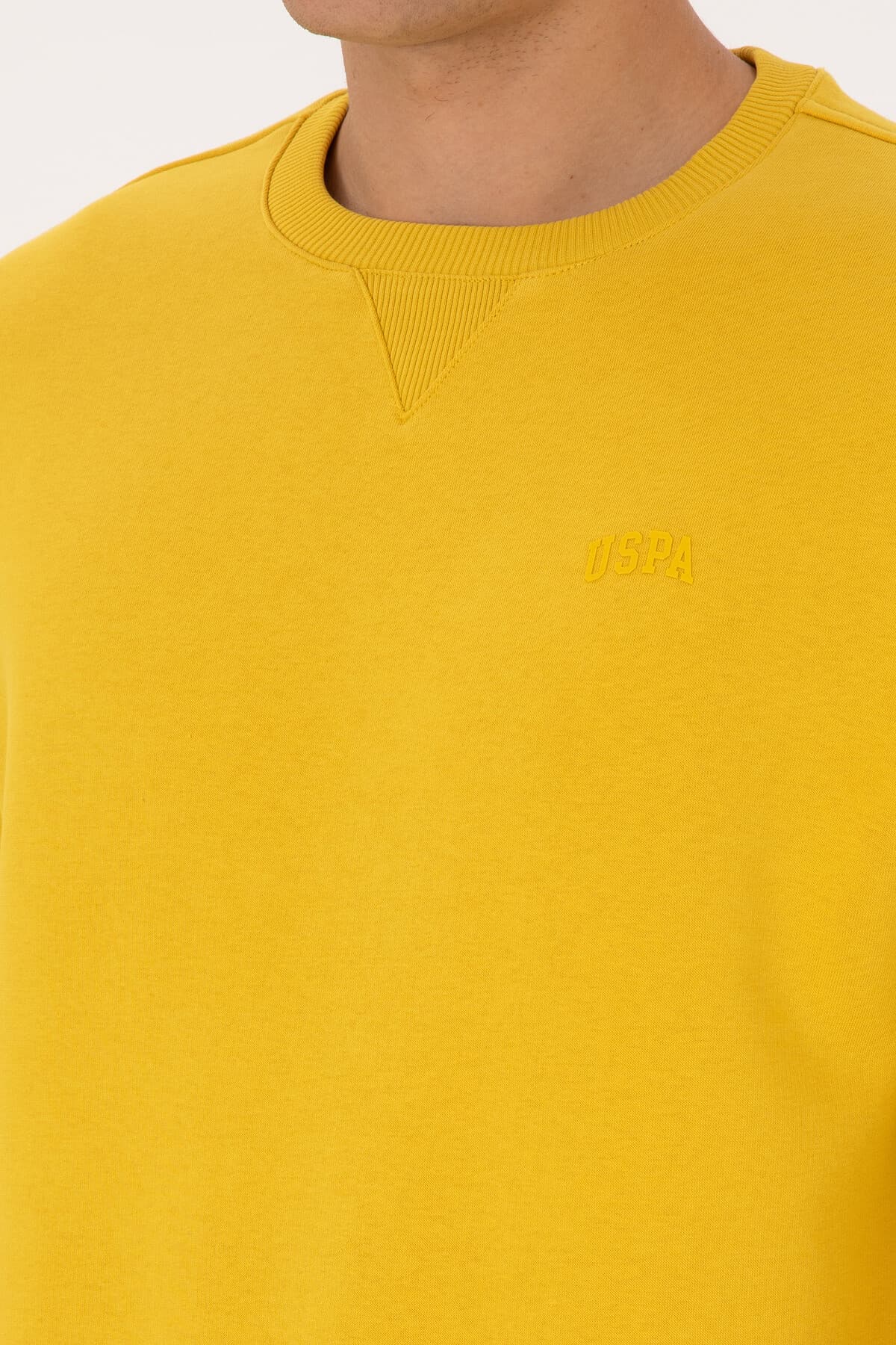 سوئیشرت مردانه U.S. Polo Assn. یقه گرد کامفورت فیت شاردونی زرد مدل 50313757-VR094 سوئیشرت مردانه U.S. Polo Assn. یقه گرد کامفورت فیت شاردونی زرد مدل 50313757-VR094