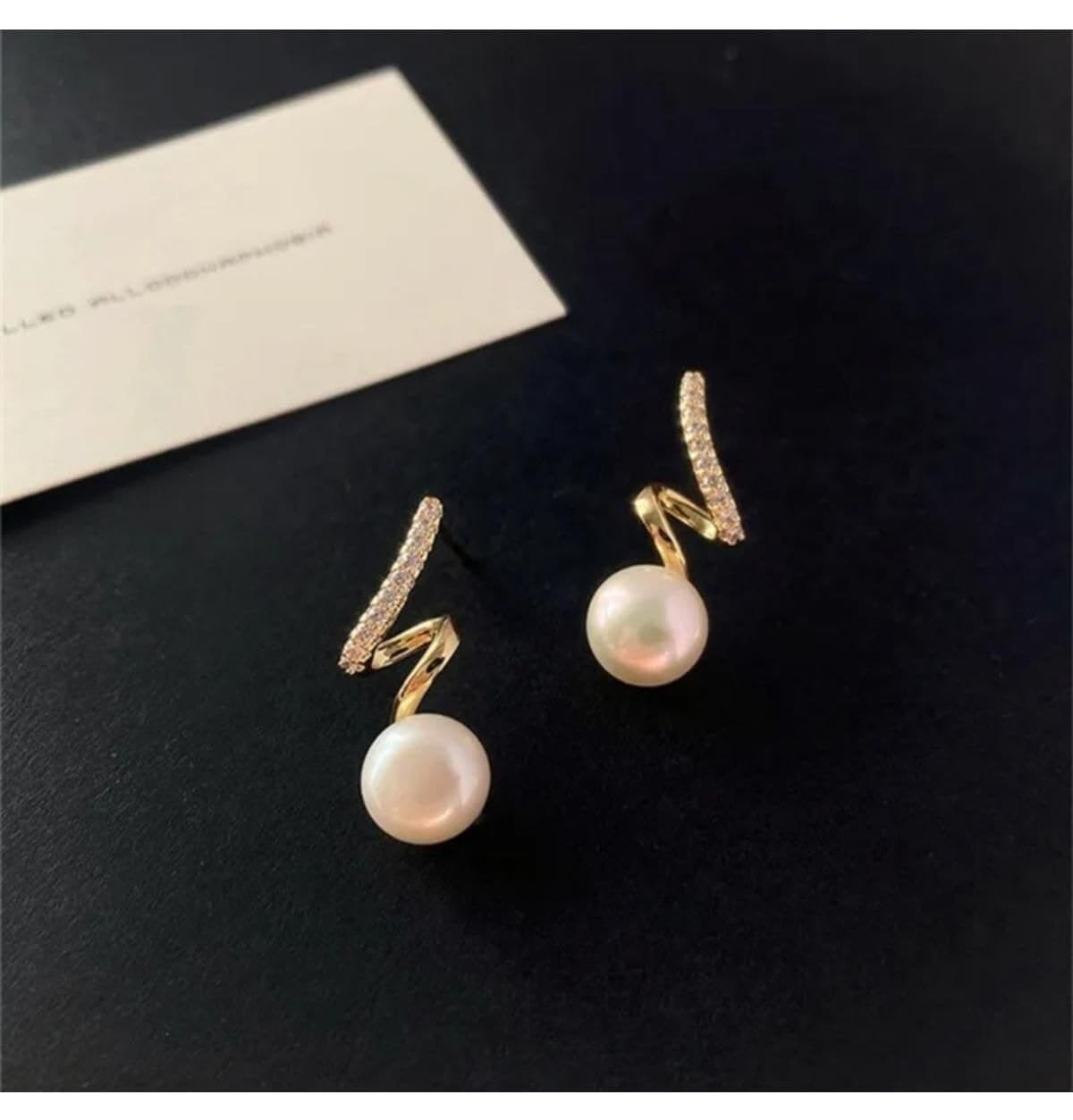 گوشواره زنانه HOBİSY GIFT SHOP طرح مروارید و برگ ضدحساسیت فولادی گوشواره زنانه HOBİSY GIFT SHOP طرح مروارید و برگ ضدحساسیت فولادی