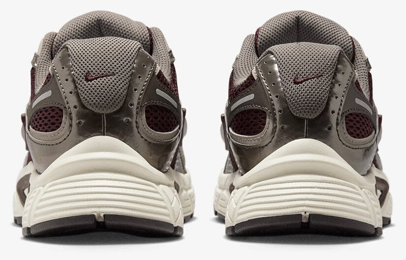 کفش ورزشی زنانه Nike مدل V5 RNR HQ7901-602 کفش ورزشی زنانه Nike مدل V5 RNR HQ7901-602