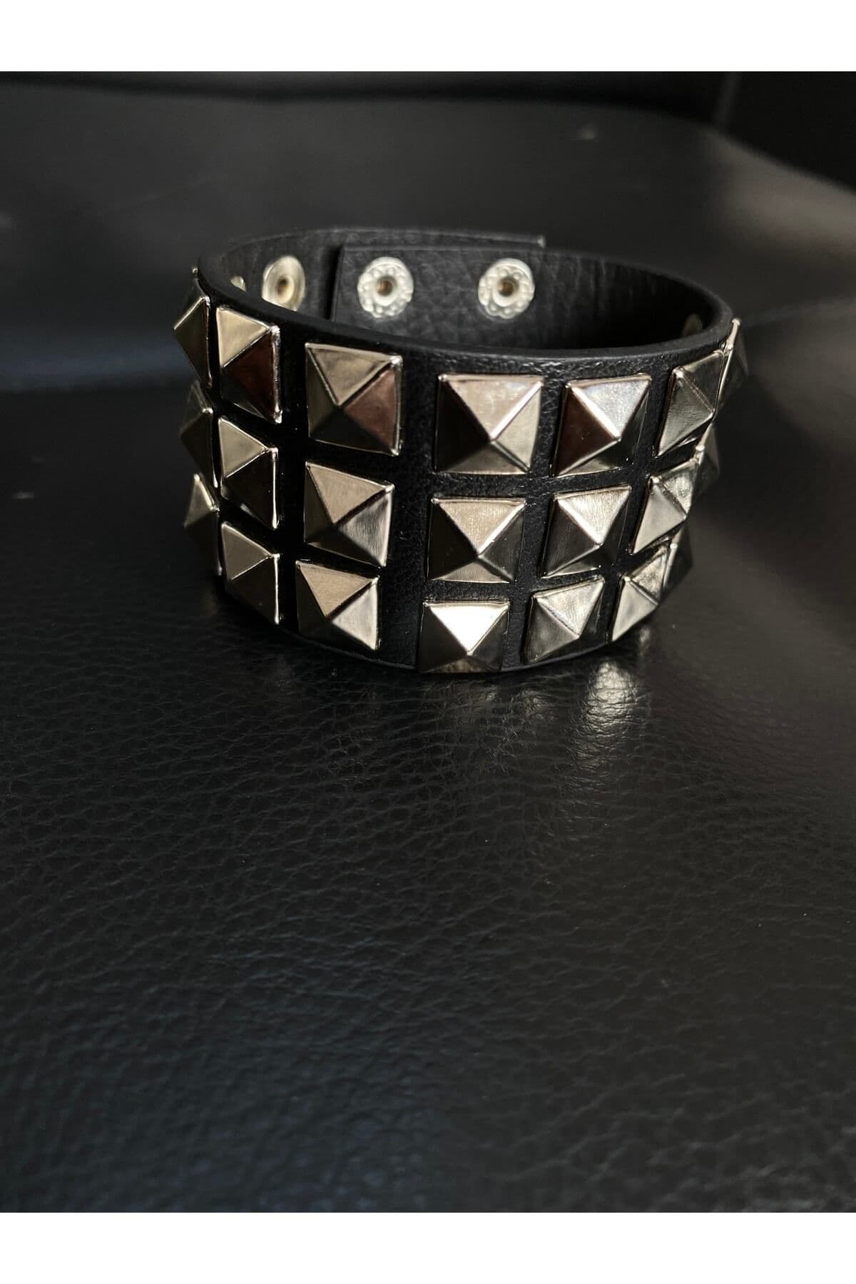دستبند زنانه Aksabeltchokers گوتیک متالی پیرامیدی سه ردیفه 4cm 20cm دستبند زنانه Aksabeltchokers گوتیک متالی پیرامیدی سه ردیفه 4cm 20cm