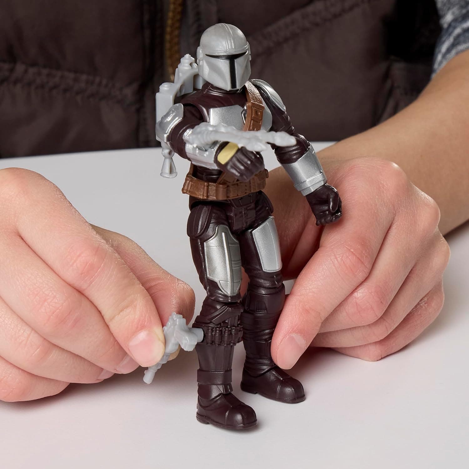فیگور اکشن Star Wars ActionVerse مدل The Mandalorian 11 cm با لوازم جانبی فیگور اکشن Star Wars ActionVerse مدل The Mandalorian 11 cm با لوازم جانبی