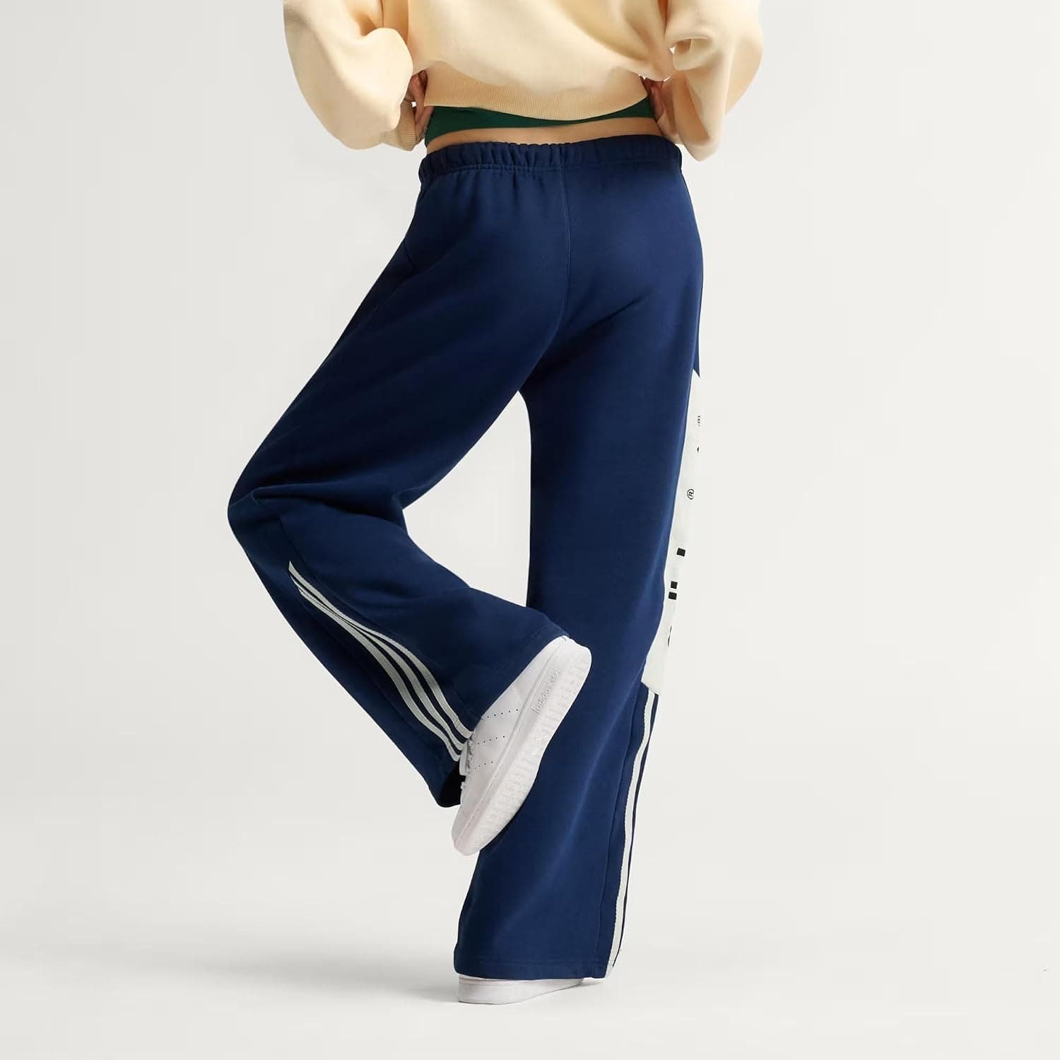 شلوار گرمکن زنانه adidas مدل adisignature NY Wide Leg شلوار گرمکن زنانه adidas مدل adisignature NY Wide Leg
