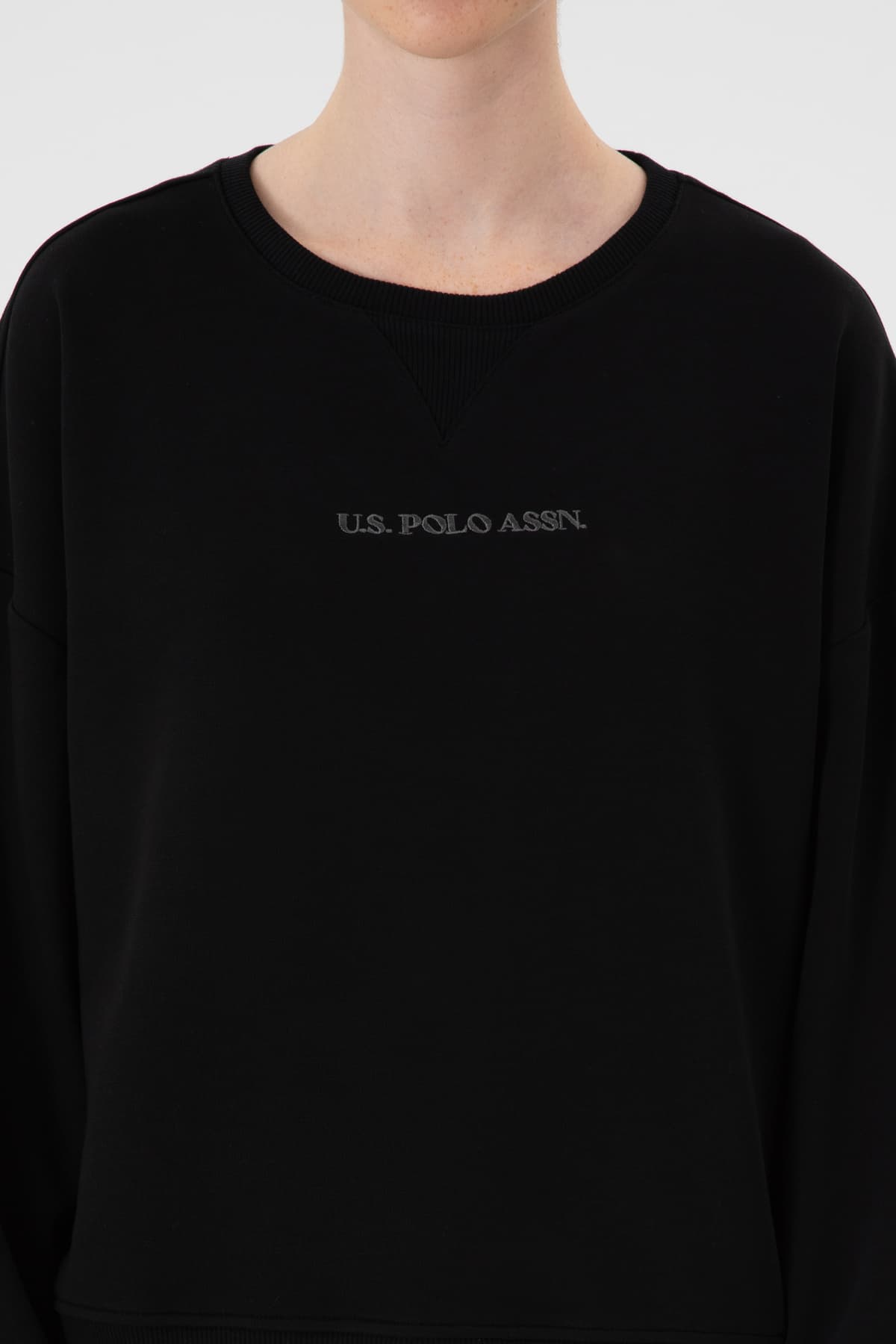 سوئیشرت زنانه U.S. Polo Assn. مشکی یقه گرد مدل 50313562-VR046 سوئیشرت زنانه U.S. Polo Assn. مشکی یقه گرد مدل 50313562-VR046