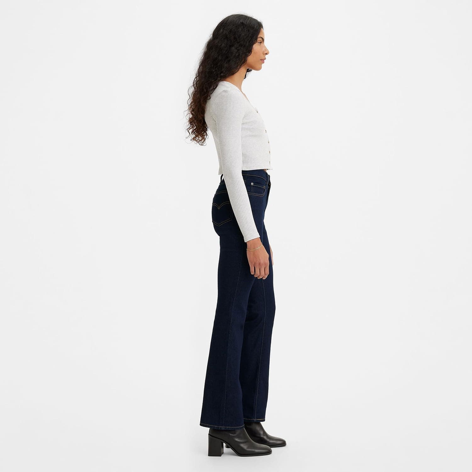 شلوار جین زنانه Levi's کمر بلند بوتکات مدل 725 بسته ۱ عددی شلوار جین زنانه Levi's کمر بلند بوتکات مدل 725 بسته ۱ عددی