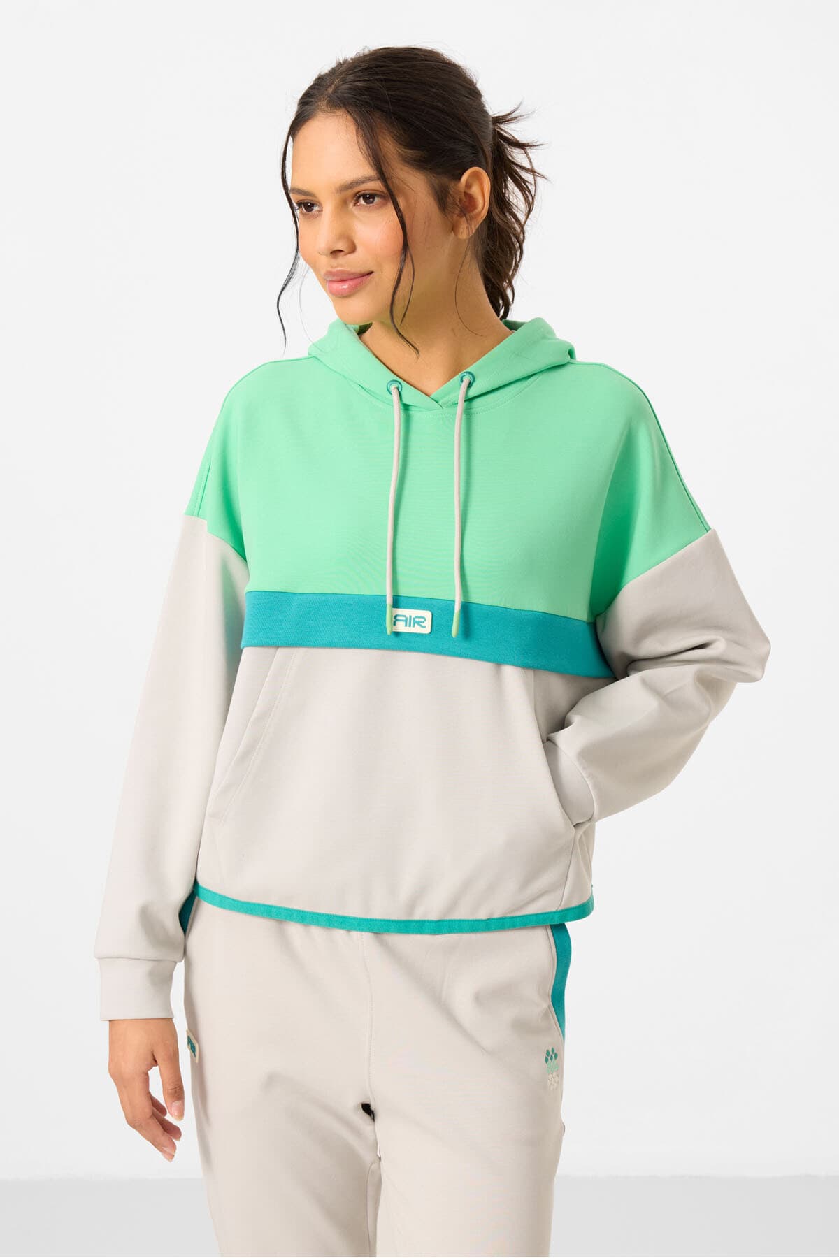 ست گرمکن زنانه TOMMY LIFE هودیدار نخی رنگبلاک رنگ سنگی مدل 95327 ست گرمکن زنانه TOMMY LIFE هودیدار نخی رنگبلاک رنگ سنگی مدل 95327