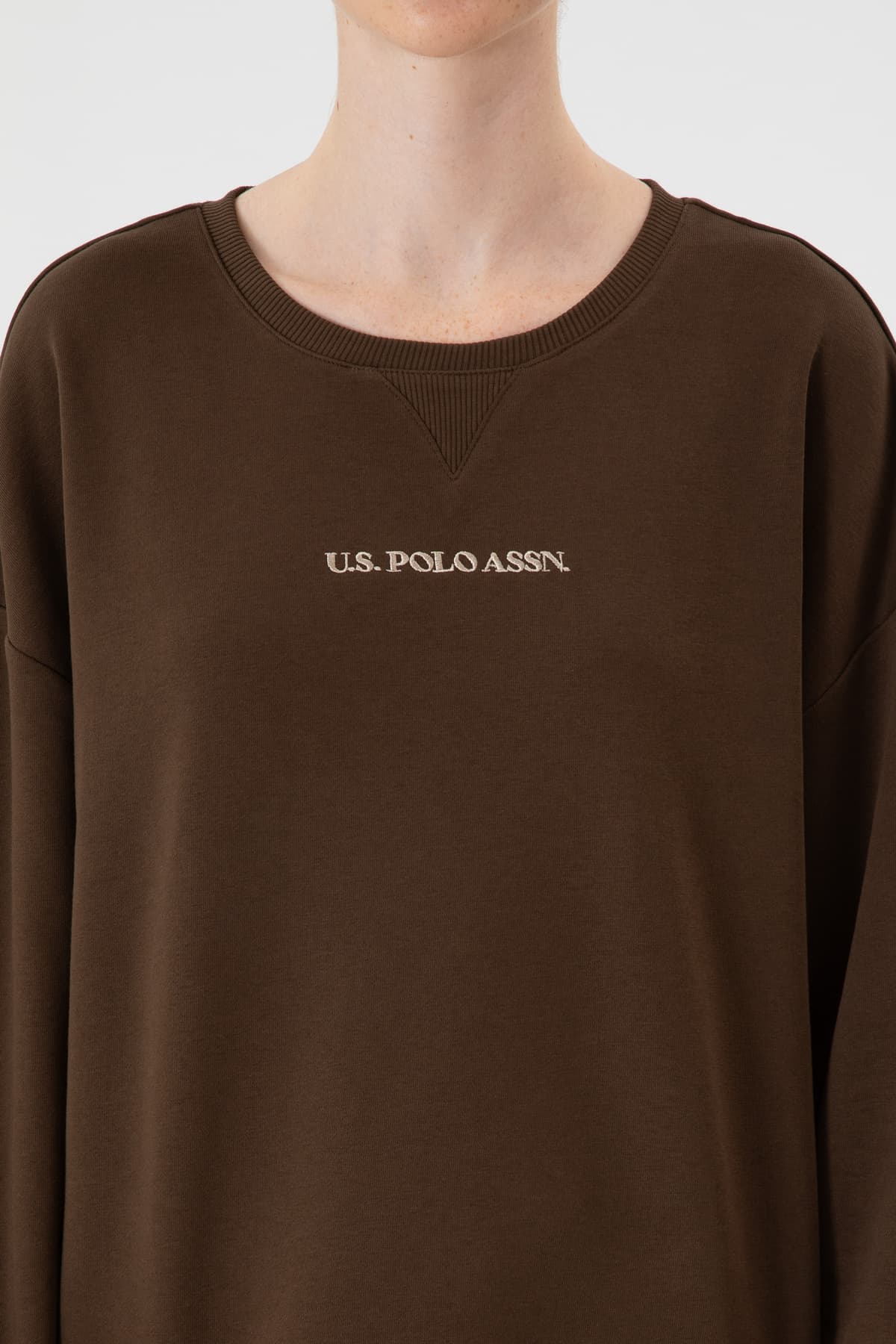 سوئیشرت زنانه U.S. Polo Assn. یقه گرد قهوهای مدل 50313562-VR029 سوئیشرت زنانه U.S. Polo Assn. یقه گرد قهوهای مدل 50313562-VR029