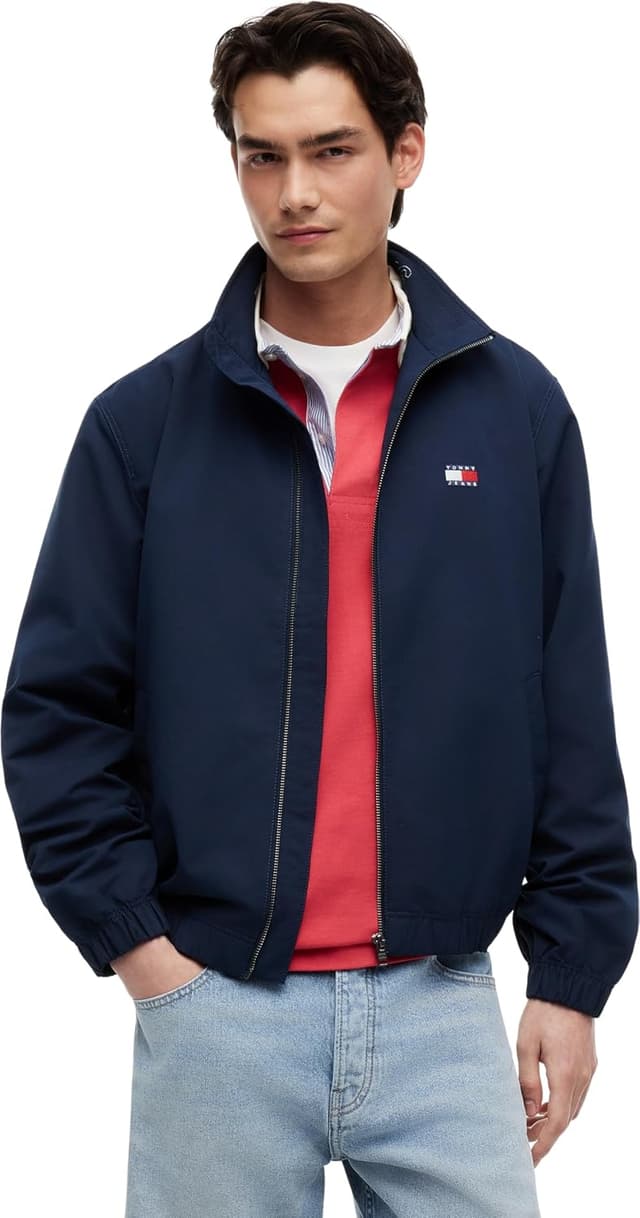 مونت مردانه Tommy Jeans فیت معمولی یقه ایستاده لوگودار مدل DM0DM22720 BDS مونت مردانه Tommy Jeans فیت معمولی یقه ایستاده لوگودار مدل DM0DM22720 BDS