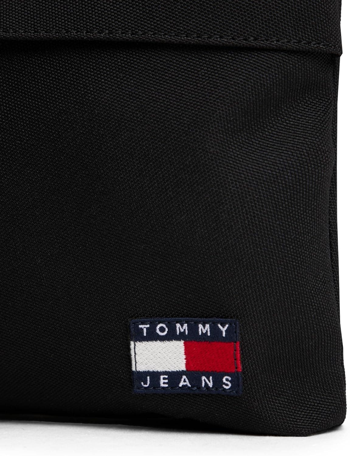 کیف مردانه Tommy Hilfiger مشکی مدل TJM ESS DAILY SACOCHE کیف مردانه Tommy Hilfiger مشکی مدل TJM ESS DAILY SACOCHE