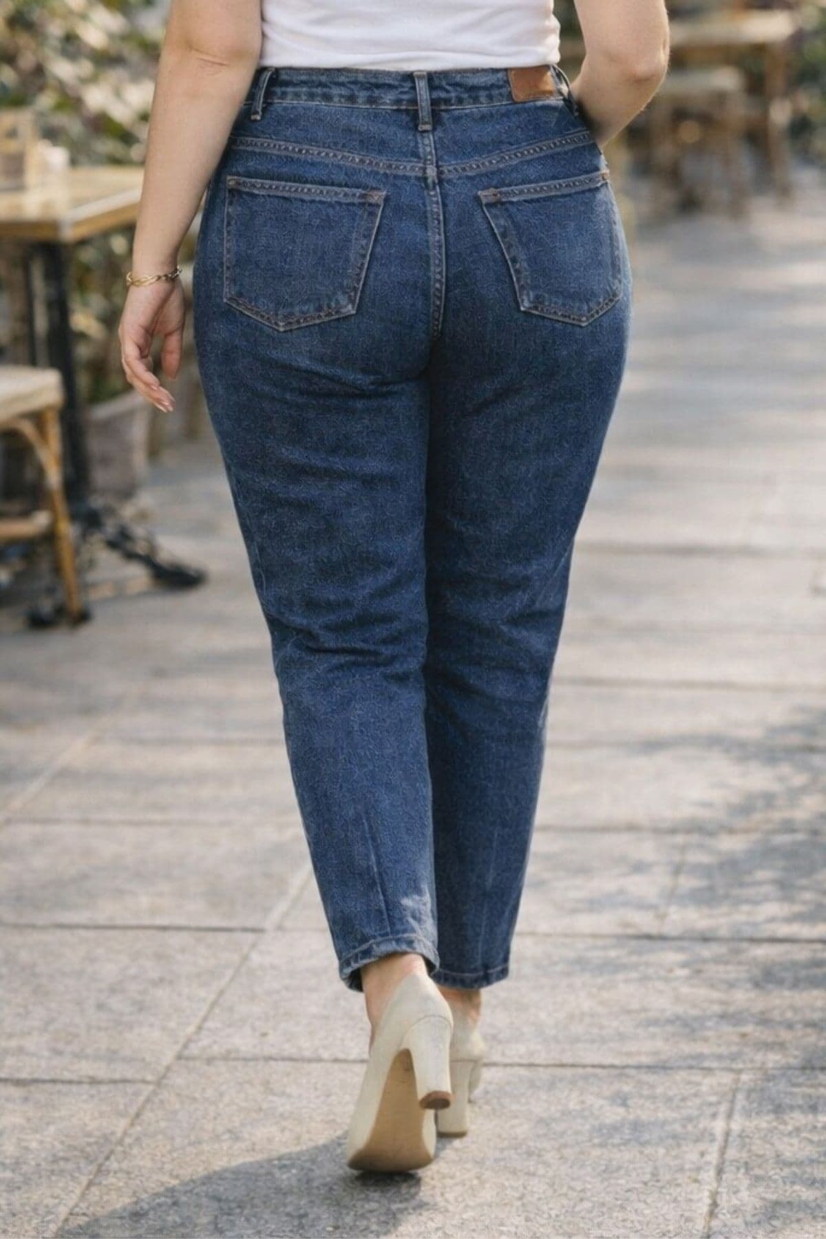 شلوار جین زنانه CEDY DENIM Mom Fit کمر بلند سایز بزرگ آبی مدل C600 شلوار جین زنانه CEDY DENIM Mom Fit کمر بلند سایز بزرگ آبی مدل C600