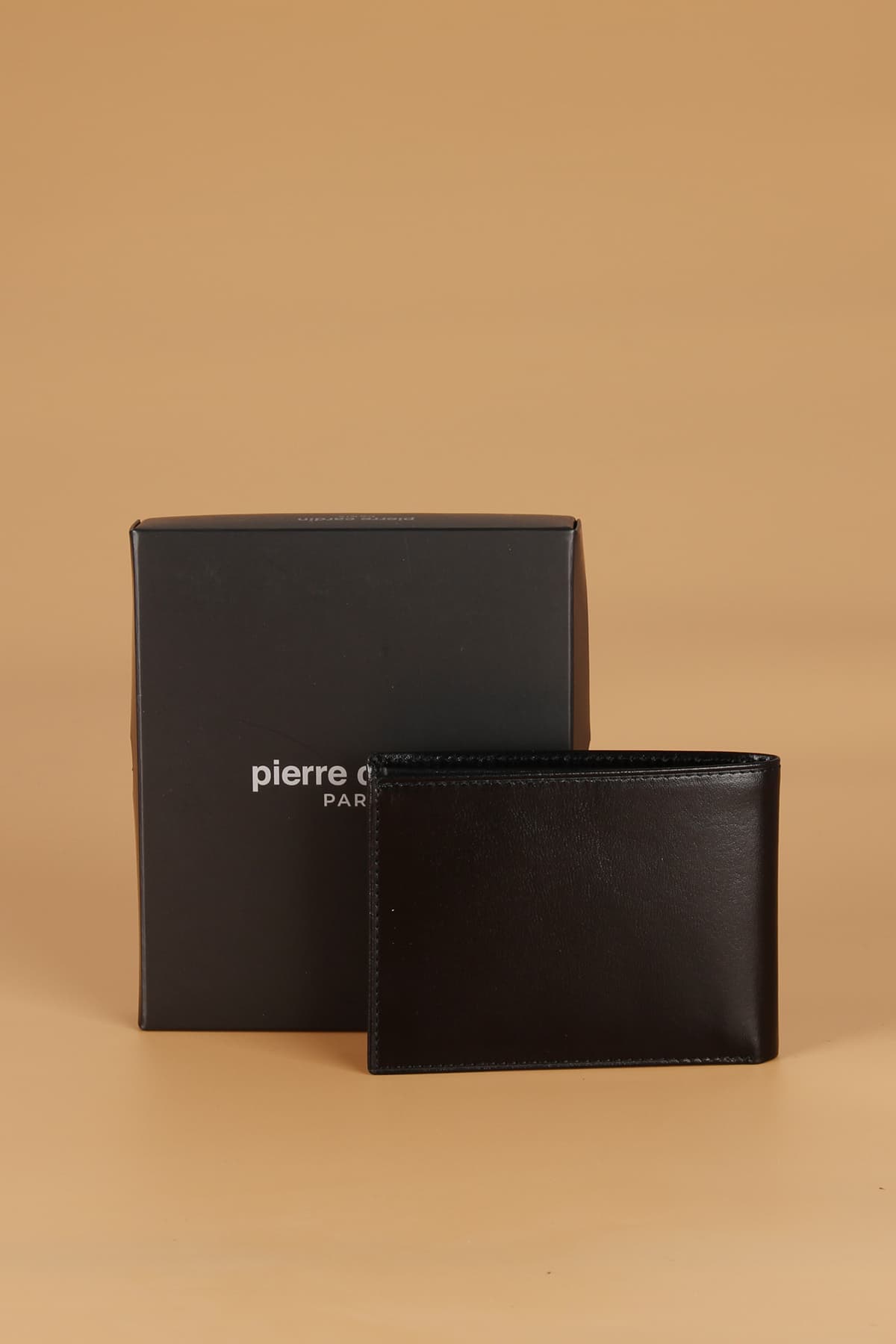 کیف پول کارتخور مردانه Pierre Cardin مدل 075 چرم طبیعی آنیلین مشکی کیف پول کارتخور مردانه Pierre Cardin مدل 075 چرم طبیعی آنیلین مشکی