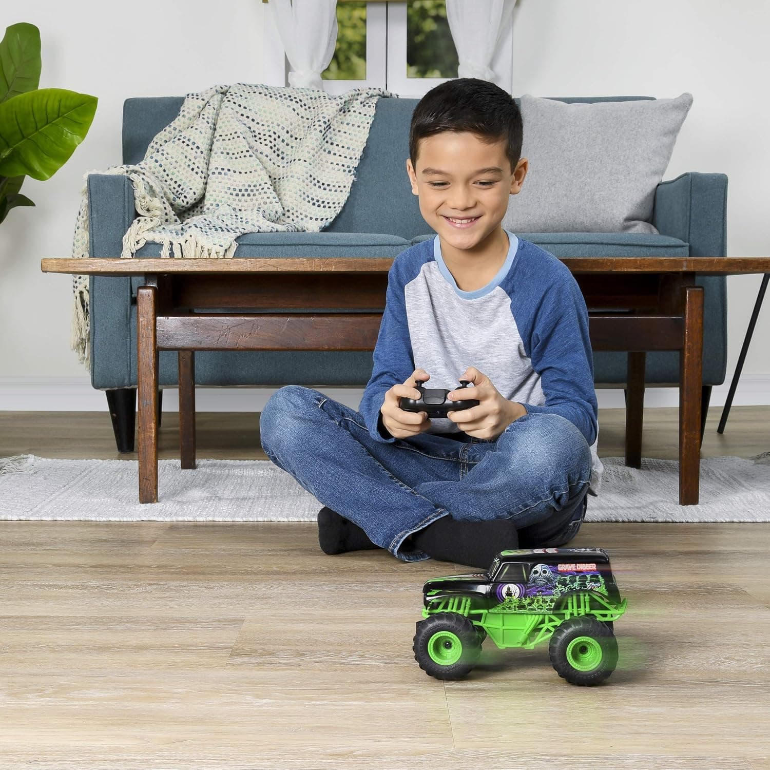 کامیون کنترلی Monster Jam Grave Digger با مقیاس 1:24 کامیون کنترلی Monster Jam Grave Digger با مقیاس 1:24