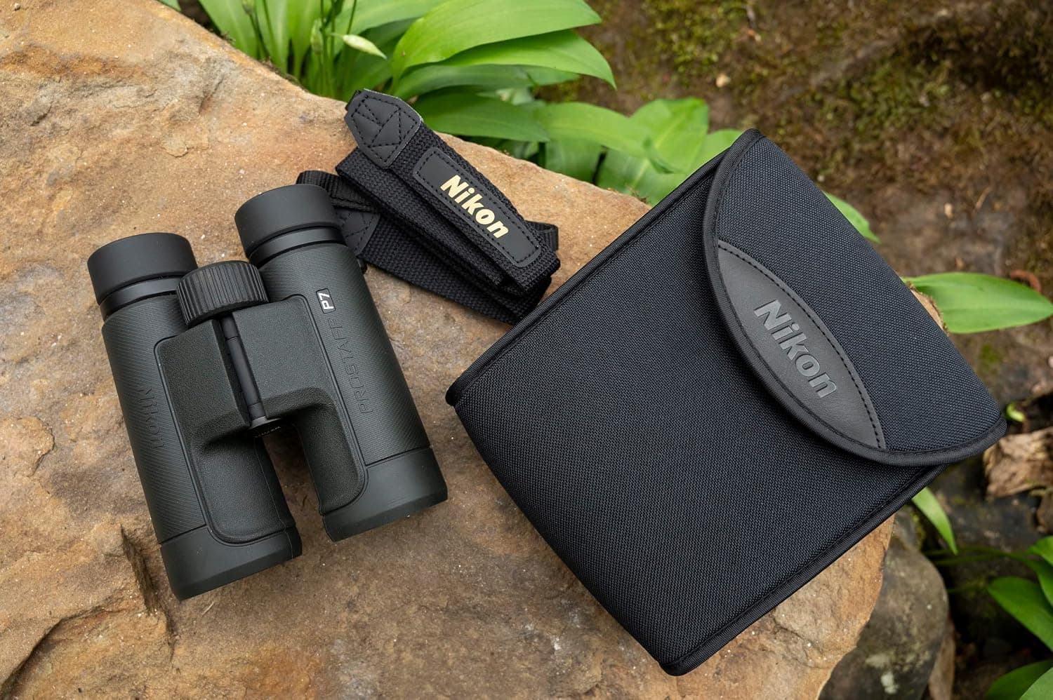 دوربین دوچشمی Nikon ProStaff P7 مدل 10x30 دوربین دوچشمی Nikon ProStaff P7 مدل 10x30