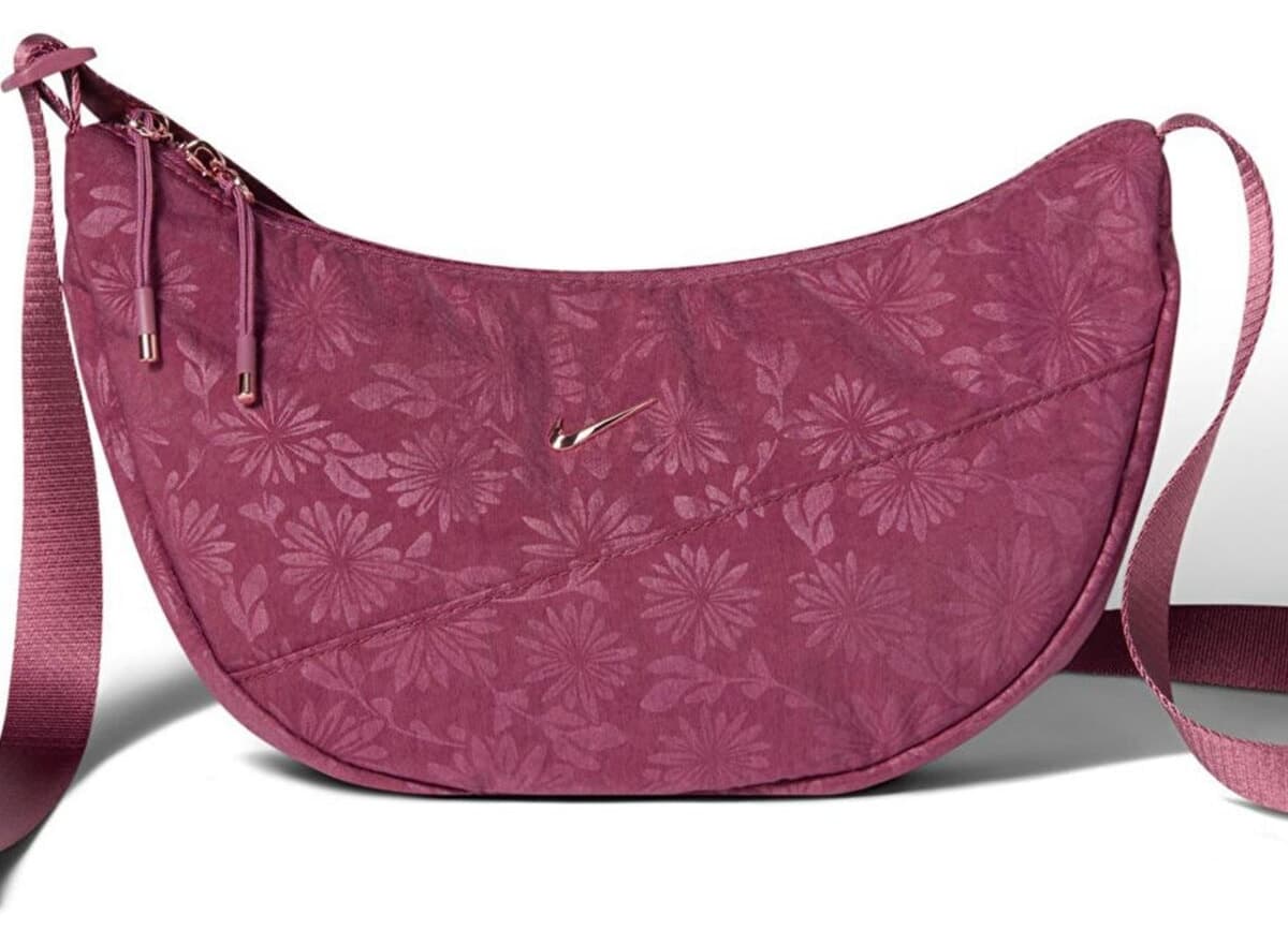 کیف دوشی زنانه Nike گلدار مدل AURA CRESCENT CROSSBODY کیف دوشی زنانه Nike گلدار مدل AURA CRESCENT CROSSBODY
