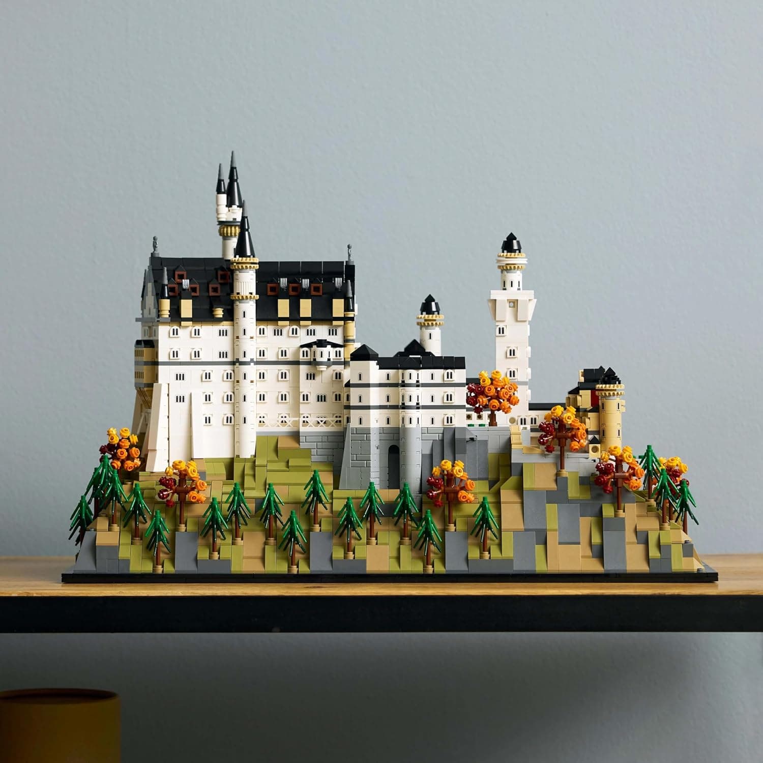لگو Architecture قلعه Neuschwanstein مدل 21063 لگو Architecture قلعه Neuschwanstein مدل 21063