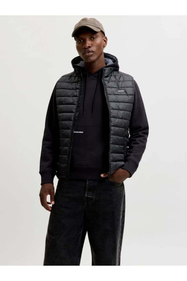 جلیقه مردانه Jack & Jones سبک یقهدار مشکی مدل JJELVIS 12299201 جلیقه مردانه Jack & Jones سبک یقهدار مشکی مدل JJELVIS 12299201