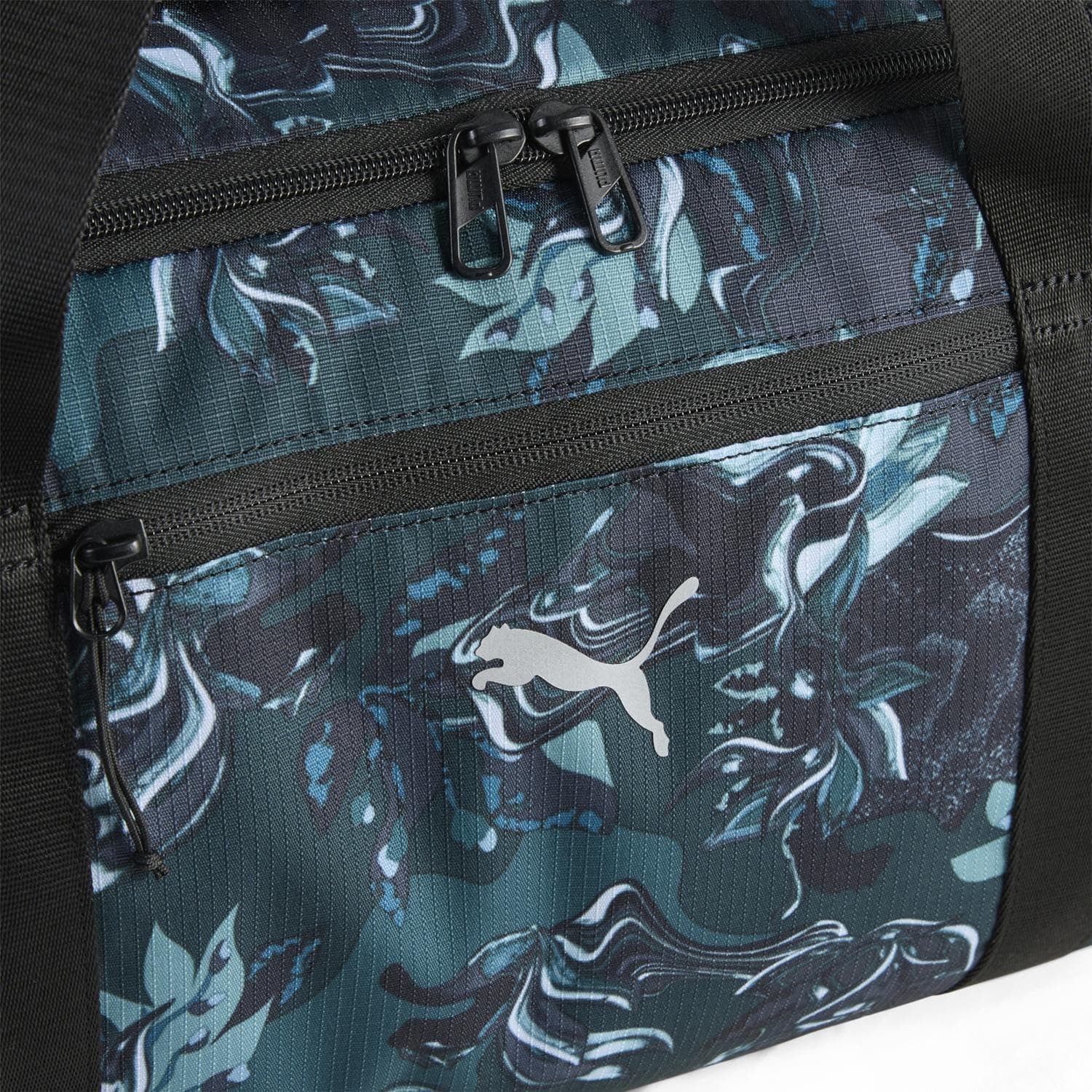 کیف ورزشی زنانه PUMA مدل AT GREEN TERRAINS Barrel Bag Green Terrain-AOP X کیف ورزشی زنانه PUMA مدل AT GREEN TERRAINS Barrel Bag Green Terrain-AOP X