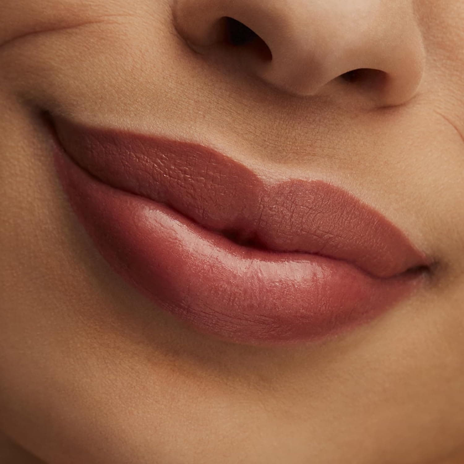 رژلب MAC Lustre Lipstick مدل Hug Me رژلب MAC Lustre Lipstick مدل Hug Me