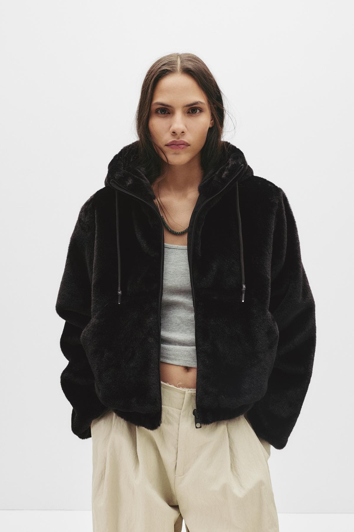کت زنانه Pull & Bear کلاهدار با خز مصنوعی کت زنانه Pull & Bear کلاهدار با خز مصنوعی