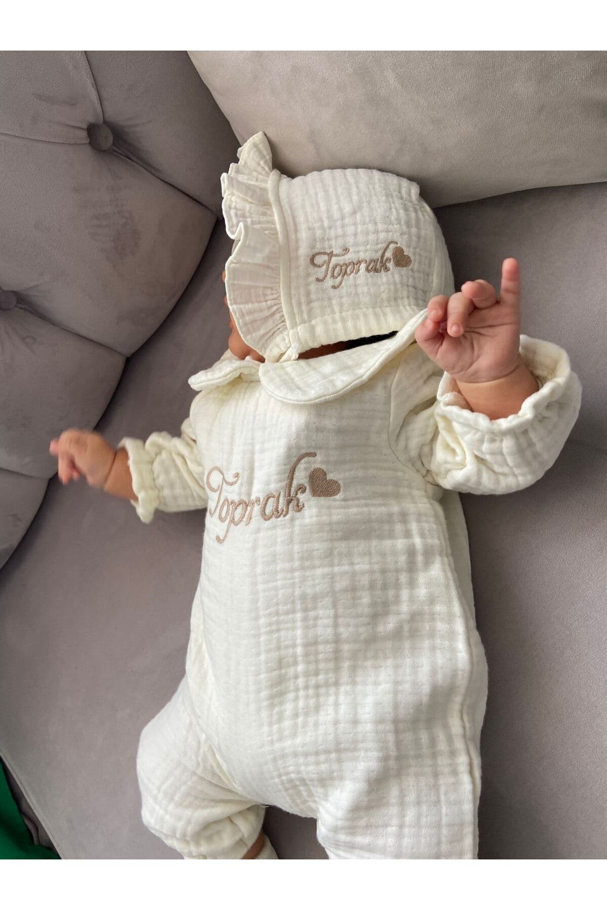 ست لباس خروج از بیمارستان Baby موسلین گلدوزی سرهمی و کلاه ۲ عددی ست لباس خروج از بیمارستان Baby موسلین گلدوزی سرهمی و کلاه ۲ عددی