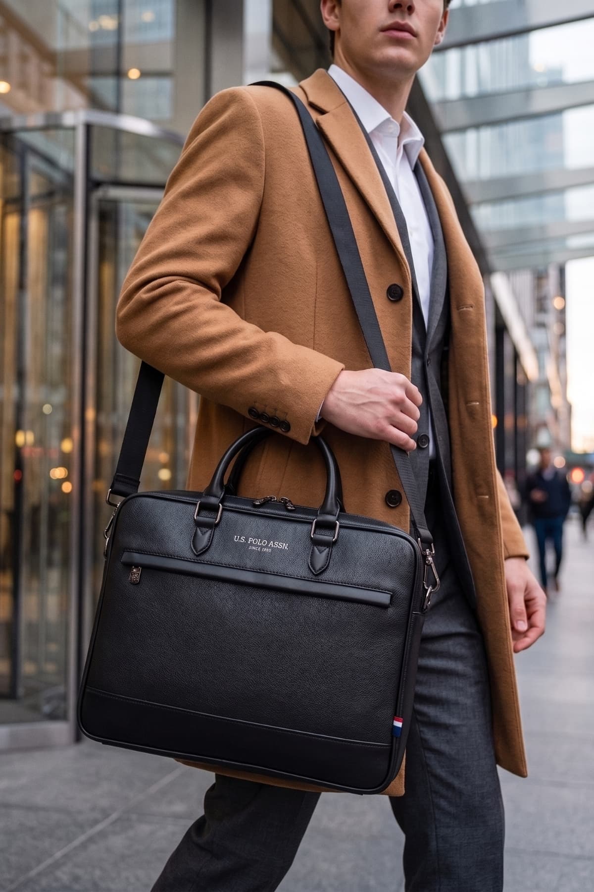 کیف اداری زنانه U.S. Polo Assn با محفظه لپتاپ مدل 26009 مشکی کیف اداری زنانه U.S. Polo Assn با محفظه لپتاپ مدل 26009 مشکی