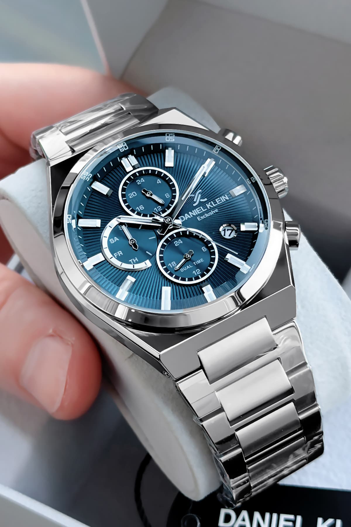 ساعت مردانه Daniel Klein Exclusive نقرهای بند فولادی ضد آب 3 ATM مدل CBK449 ساعت مردانه Daniel Klein Exclusive نقرهای بند فولادی ضد آب 3 ATM مدل CBK449