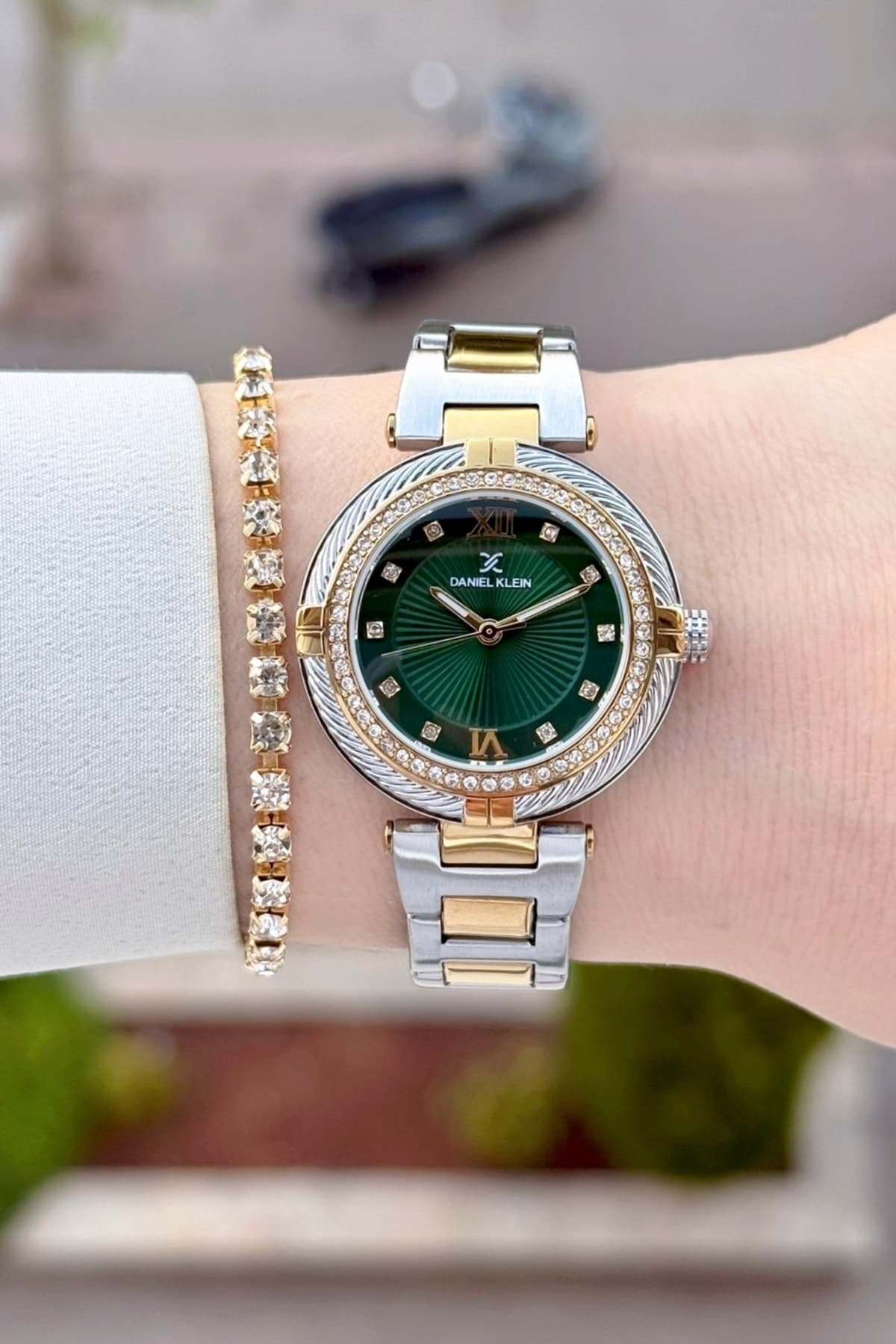 ساعت مچی زنانه Daniel Klein بند طلایی صفحه سبز 32 mm ساعت مچی زنانه Daniel Klein بند طلایی صفحه سبز 32 mm