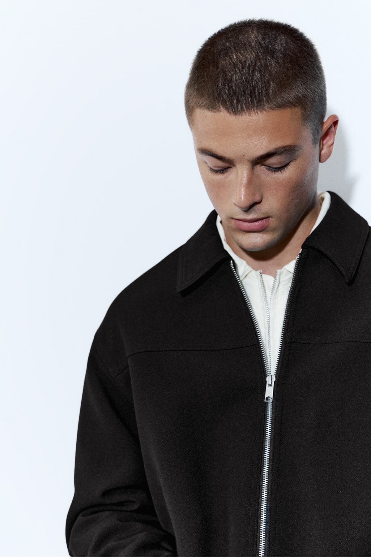 ژاکت مردانه Pull & Bear زیپدار BASIC ژاکت مردانه Pull & Bear زیپدار BASIC