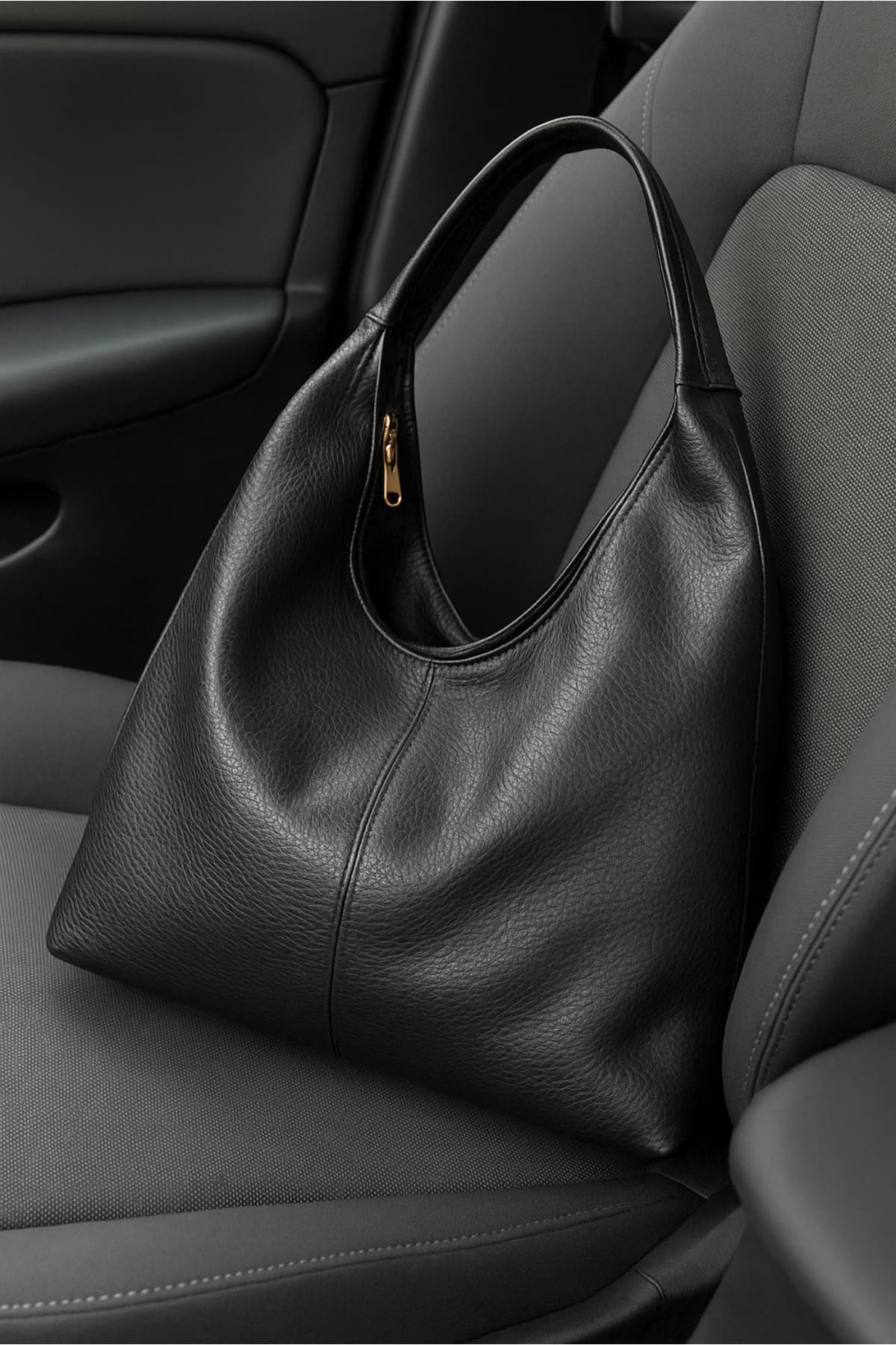 کیف زنانه بزرگ مشکی شانهای و توت Adelina Bags با بافت نرم و فرم آزاد کیف زنانه بزرگ مشکی شانهای و توت Adelina Bags با بافت نرم و فرم آزاد