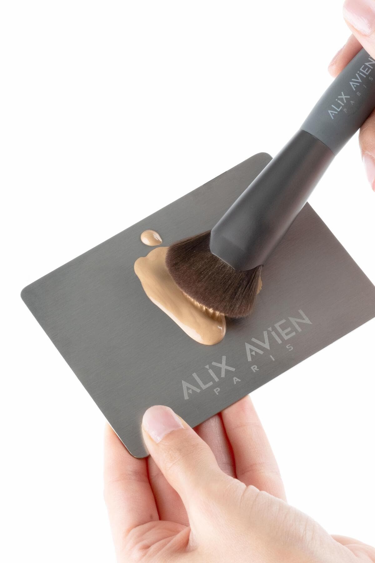 براش کرمپودر Alix Avien براش کرمپودر Alix Avien