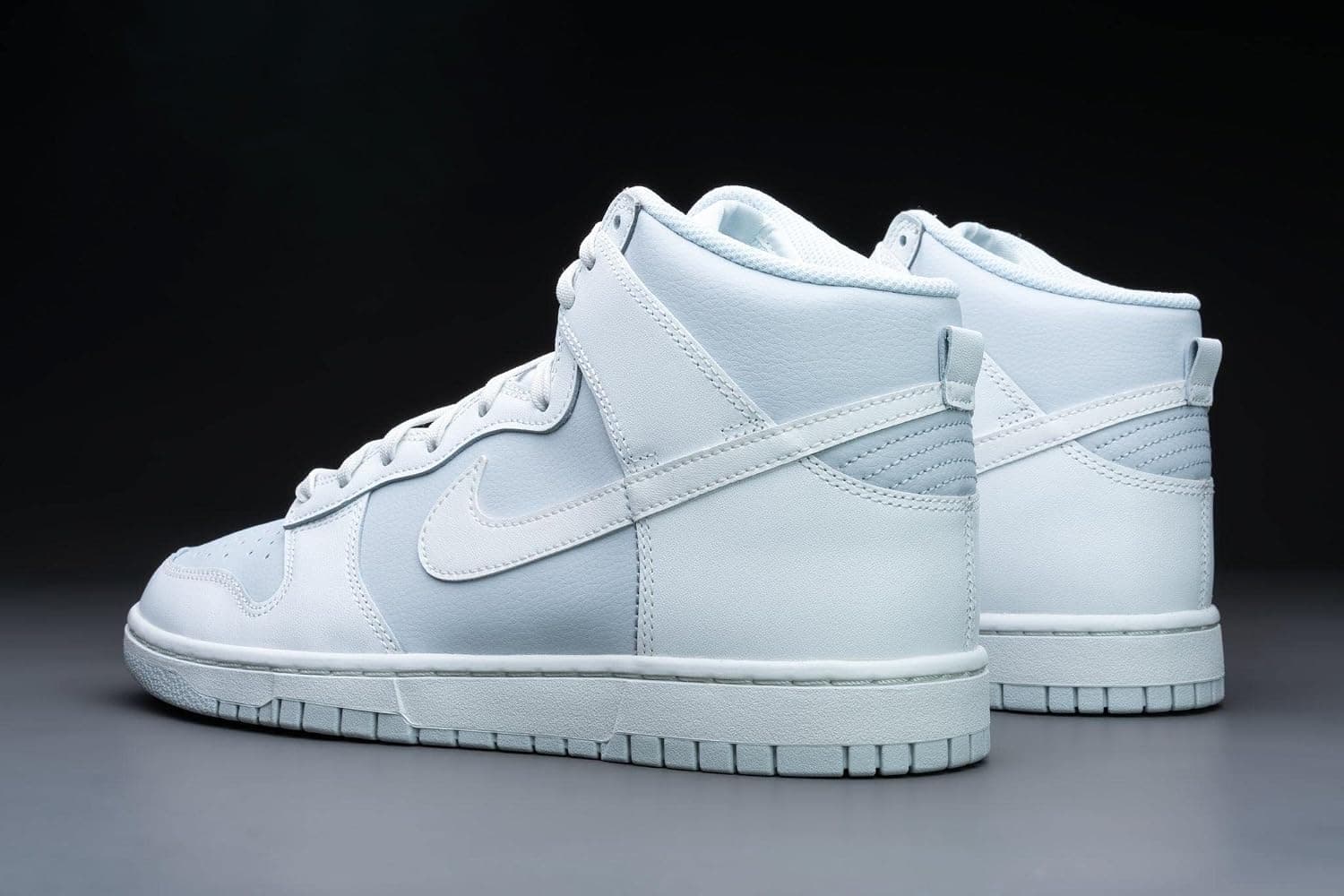کفش کتانی مردانه Nike مدل Dunk Hi Retro کفش کتانی مردانه Nike مدل Dunk Hi Retro